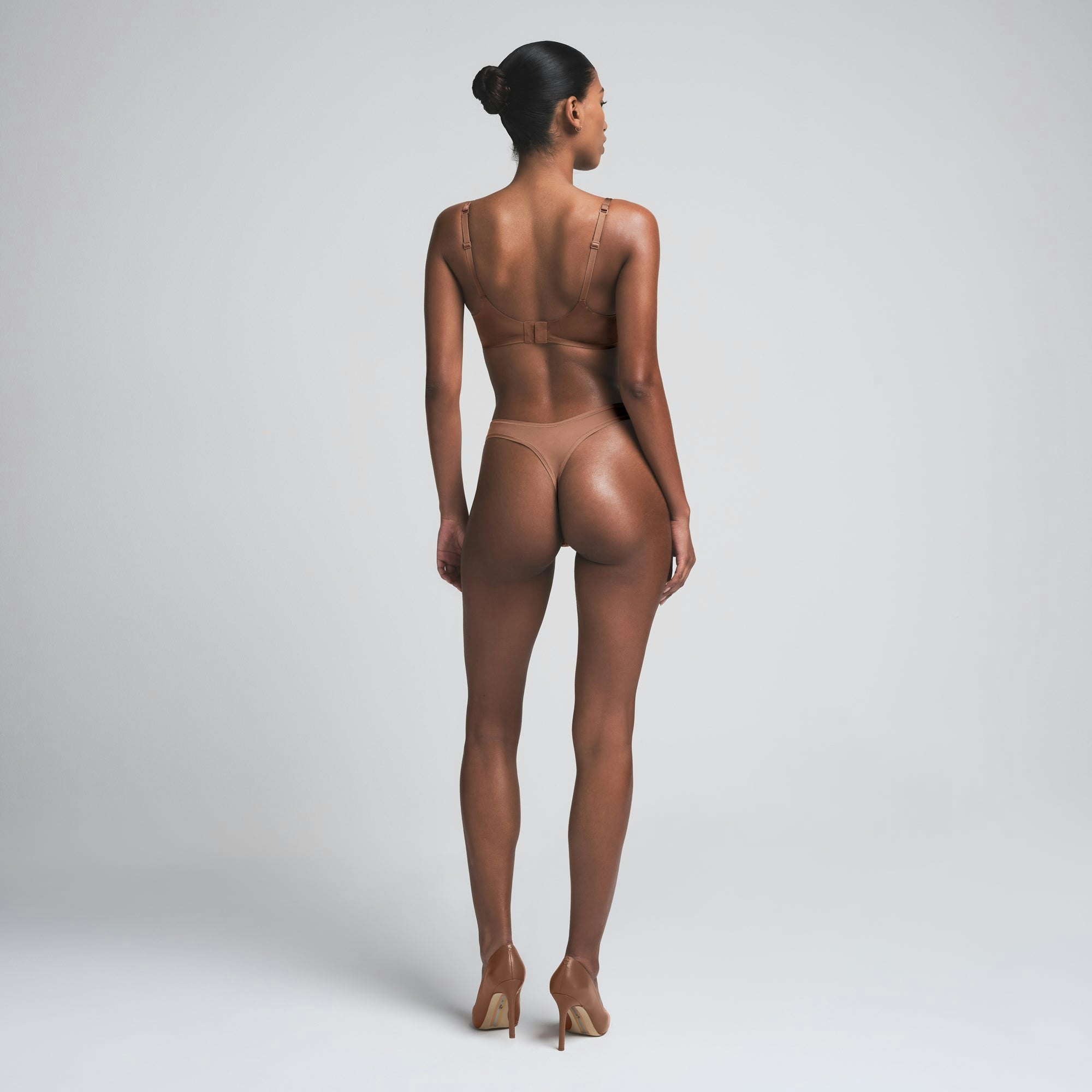 SKIMS ULTIMATE BALCONETTE PUSH-UP BRA | JASPER ON A MODEL FRONT VIEW | FOCUS: 0.0, 1.0, 0.9
