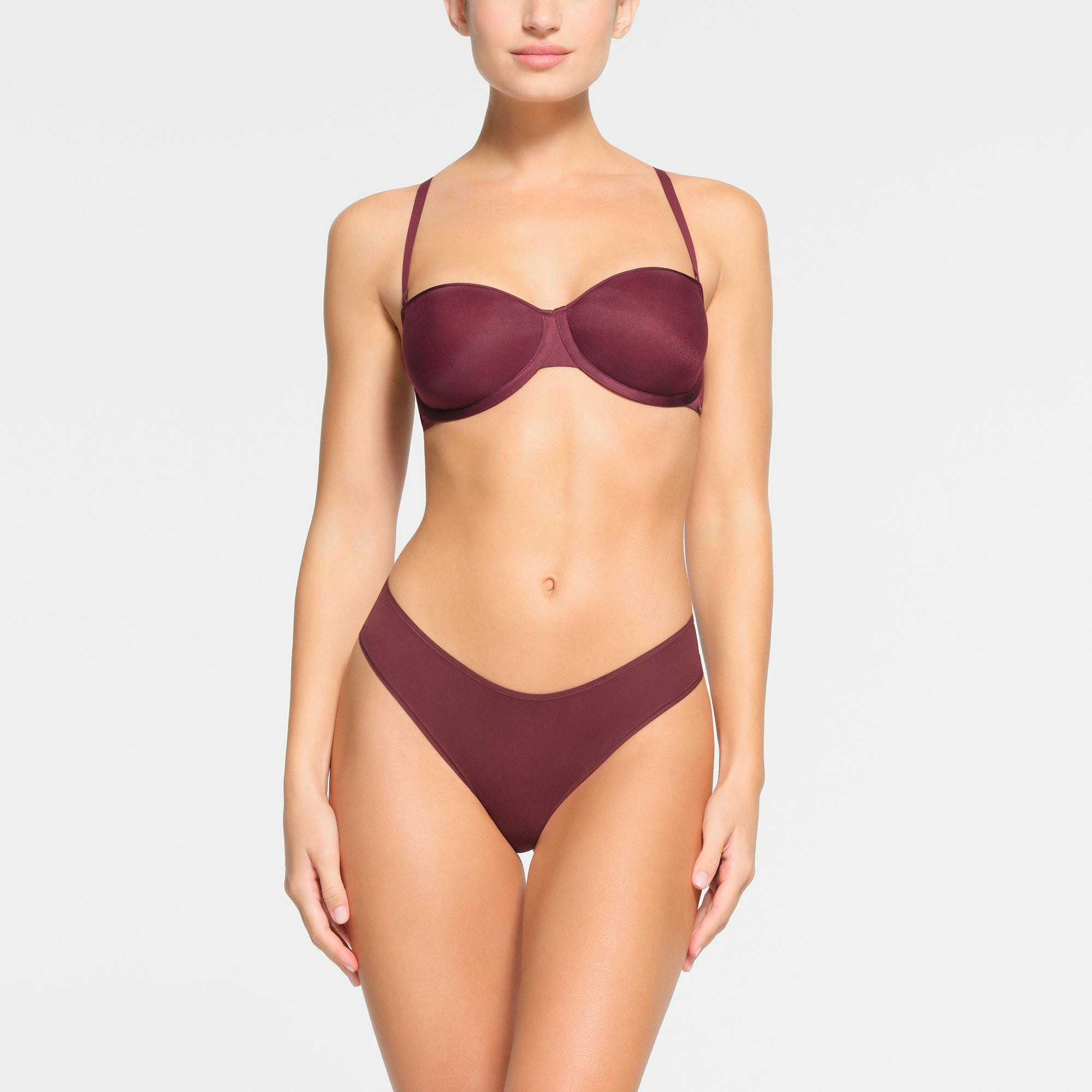 WEIGHTLESS STRAPLESS BRA | WINE ON A MODEL FRONT VIEW