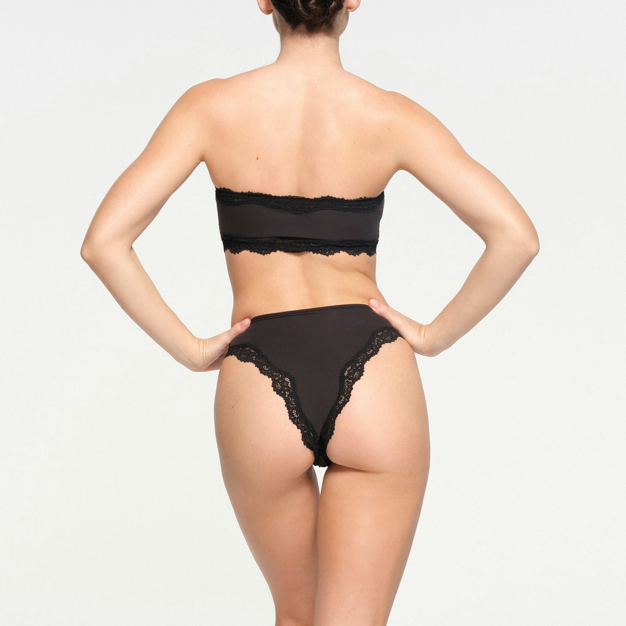 FITS EVERYBODY LACE BANDEAU | ONYX ON A MODEL BACK VIEW