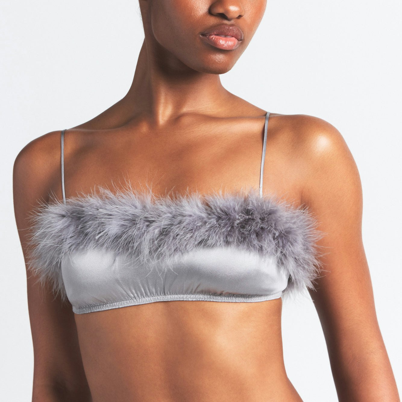SILK FEATHER TRIM BANDEAU | MIRROR ON A MODEL SIDE VIEW @ | FOCUS: 0.0, 1.0, 0.9