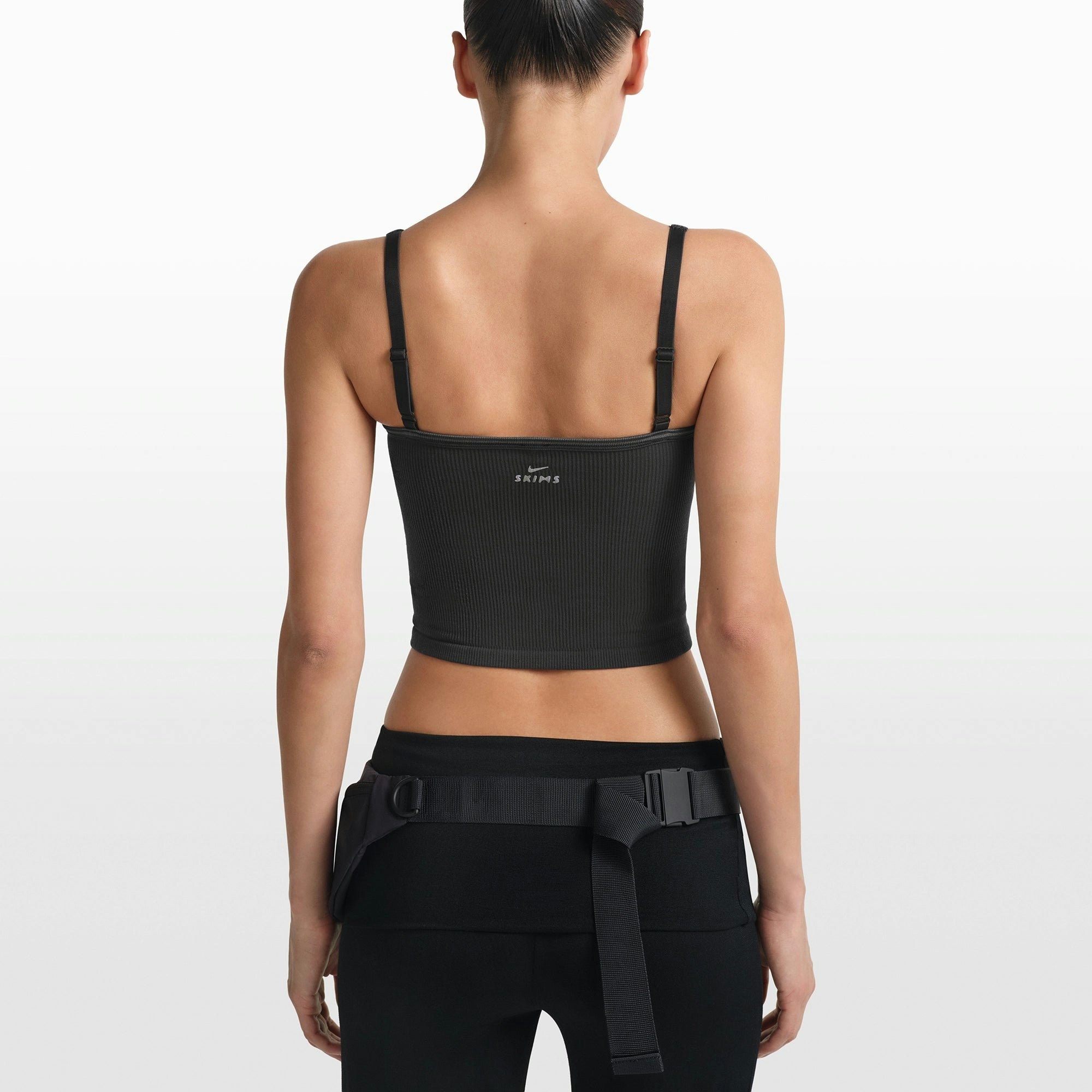 NikeSKIMS RIBBED SEAMLESS CAMI | OBSIDIAN/ARMOR ON A MODEL FRONT VIEW @ | FOCUS: 0.0, 1.0, 0.9