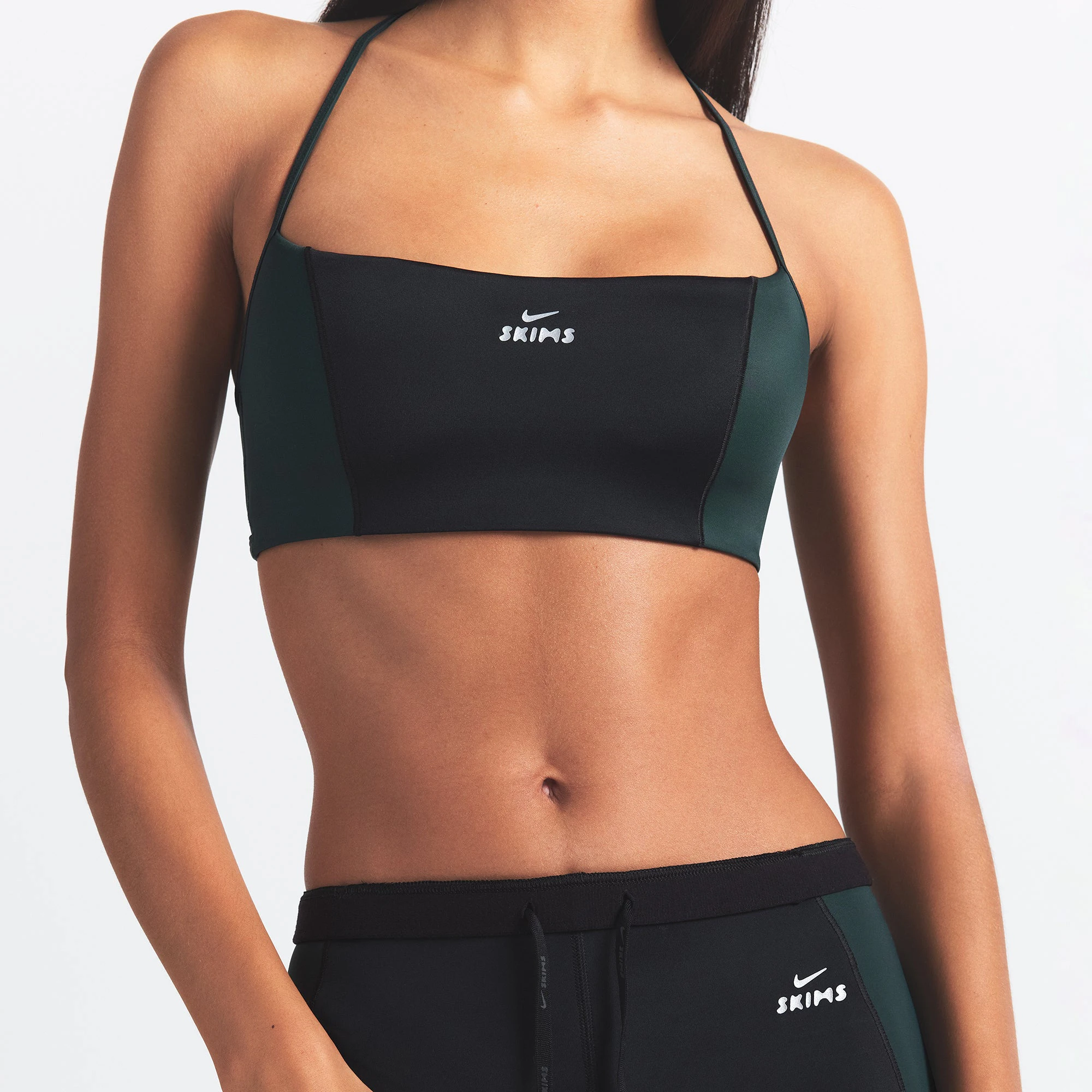 NikeSKIMS SHINE MICRO SCOOP BRA | OBSIDIAN AND DARK TEAL ON A MODEL FRONT VIEW @ | FOCUS: 0.0, 1.0, 0.9