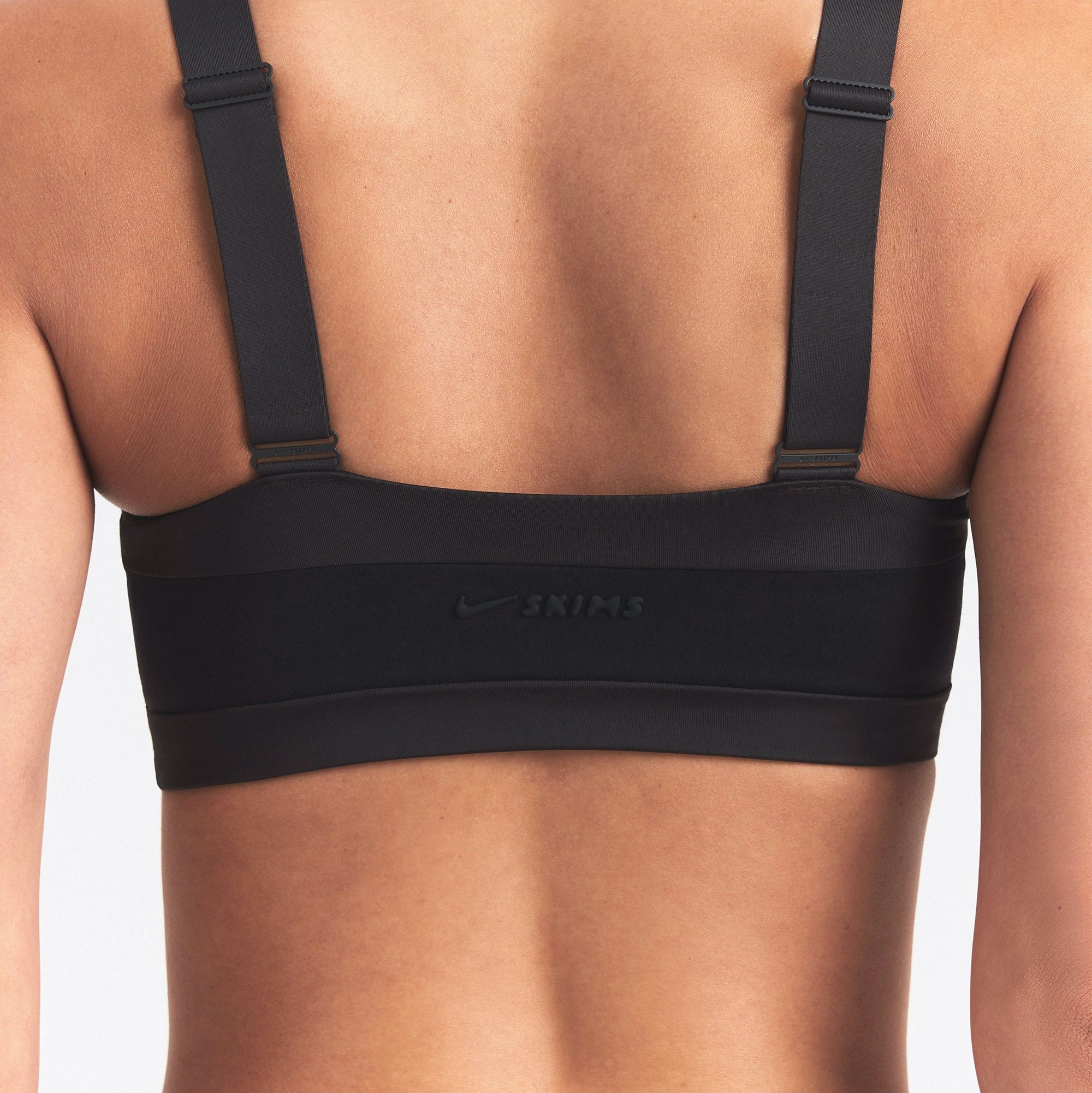 NikeSKIMS MATTE AND SHINE STRAIGHT NECK BRA | OBSIDIAN/IGNEOUS ON A MODEL SIDE VIEW @ | FOCUS: 0.0, 1.0, 0.9