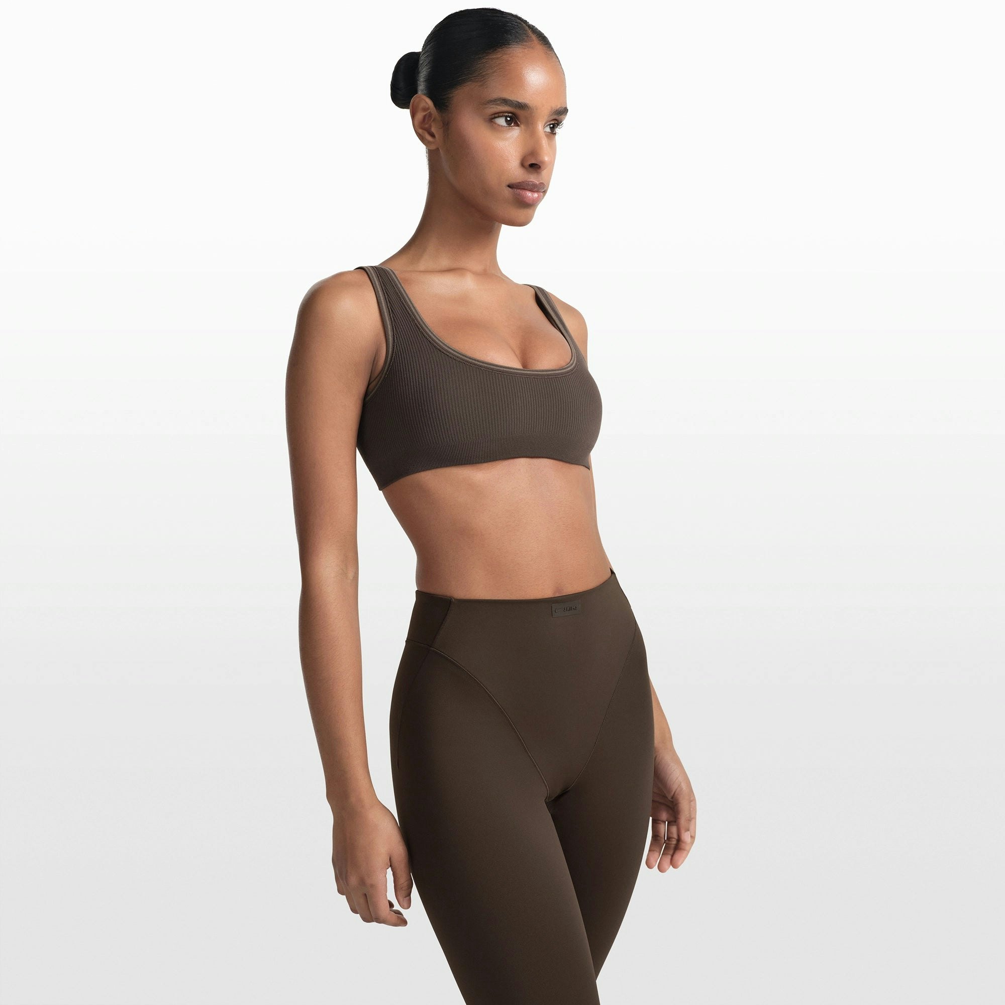 NikeSKIMS RIBBED SEAMLESS MICRO SCOOP BRA | PHOENIX/TRUFFLE ON A MODEL FRONT VIEW @ | FOCUS: 0.0, 1.0, 0.9