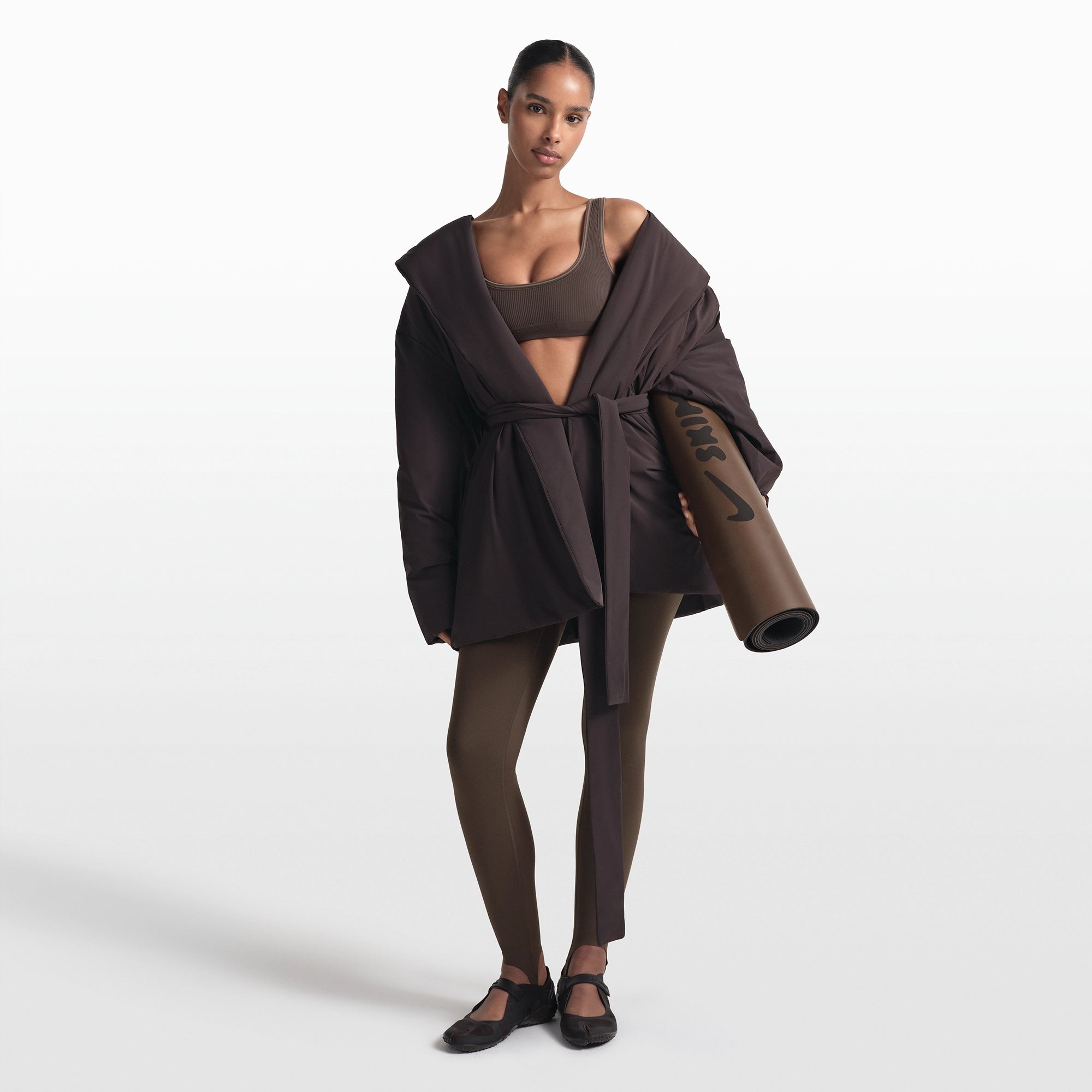 NikeSKIMS RIBBED SEAMLESS MICRO SCOOP BRA | PHOENIX/TRUFFLE ON A MODEL FRONT VIEW @ | FOCUS: 0.0, 1.0, 0.9