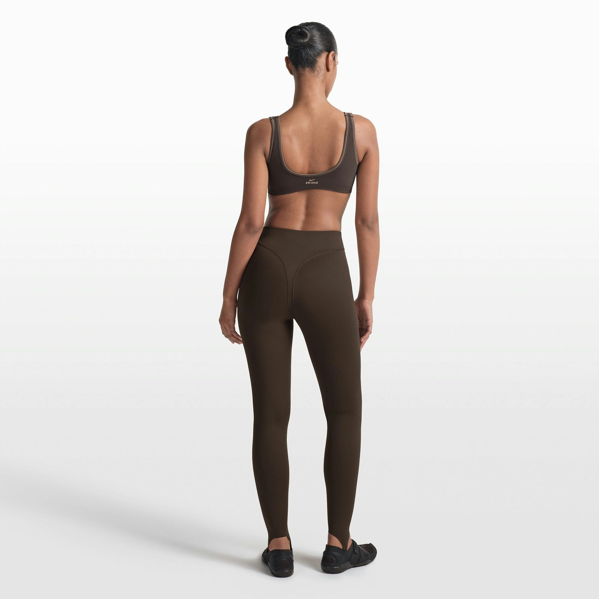 NikeSKIMS RIBBED SEAMLESS MICRO SCOOP BRA | PHOENIX/TRUFFLE ON A MODEL FRONT VIEW @ | FOCUS: 0.0, 1.0, 0.9