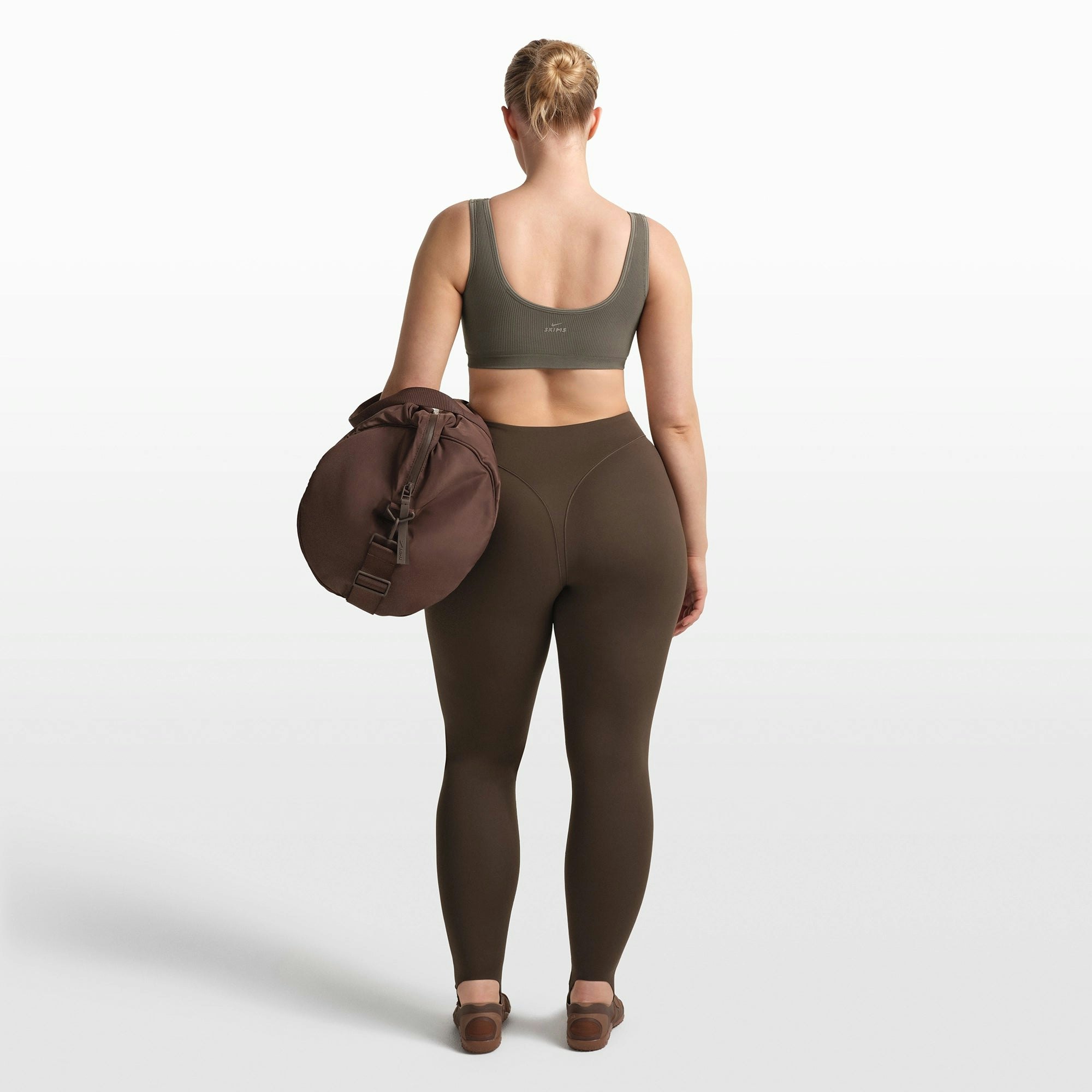 NikeSKIMS RIBBED SEAMLESS SCOOP BRA | DUSTY OAKMOSS/DUNE ON A MODEL FRONT VIEW @ | FOCUS: 0.0, 1.0, 0.9