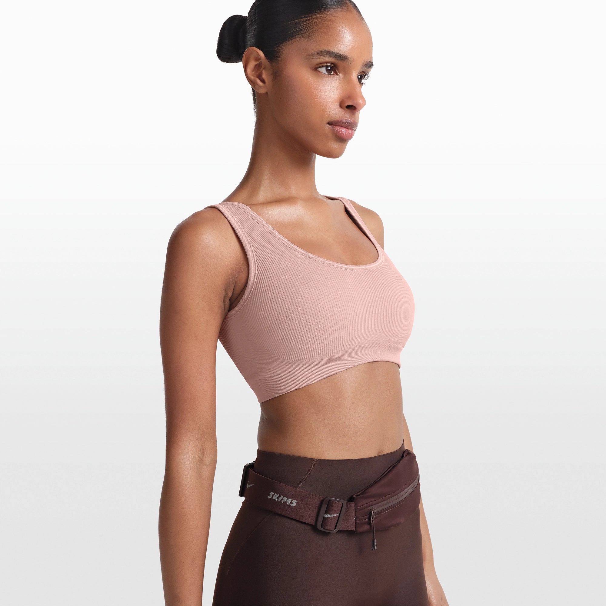 NikeSKIMS RIBBED SEAMLESS SCOOP BRA | HIMALAYAN/ECRU ON A MODEL FRONT VIEW @ | FOCUS: 0.0, 1.0, 0.9