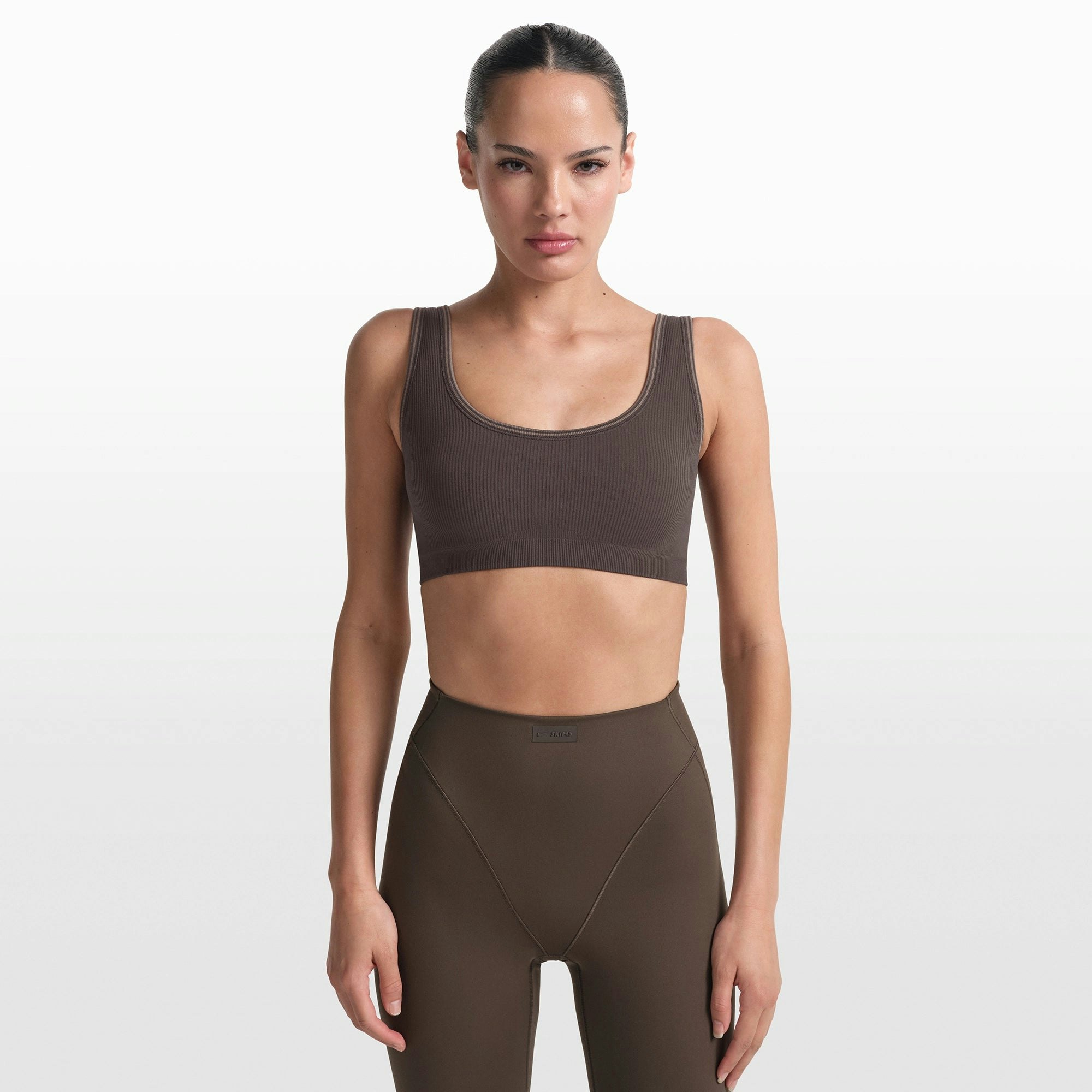NikeSKIMS RIBBED SEAMLESS SCOOP BRA | PHOENIX/TRUFFLE ON A MODEL FRONT VIEW @ | FOCUS: 0.0, 1.0, 0.9