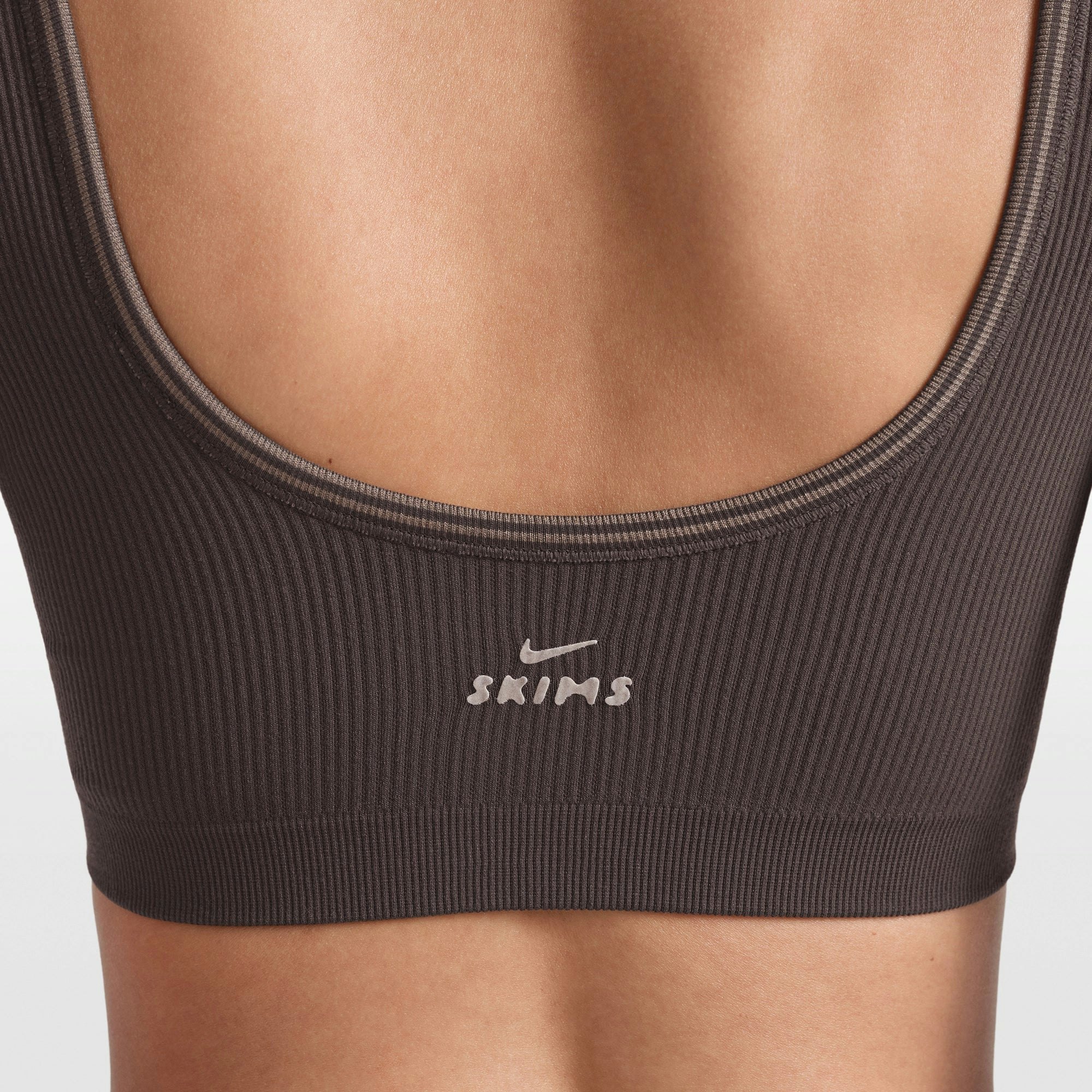 NikeSKIMS RIBBED SEAMLESS SCOOP BRA | PHOENIX/TRUFFLE ON A MODEL FRONT VIEW @ | FOCUS: 0.0, 1.0, 0.9