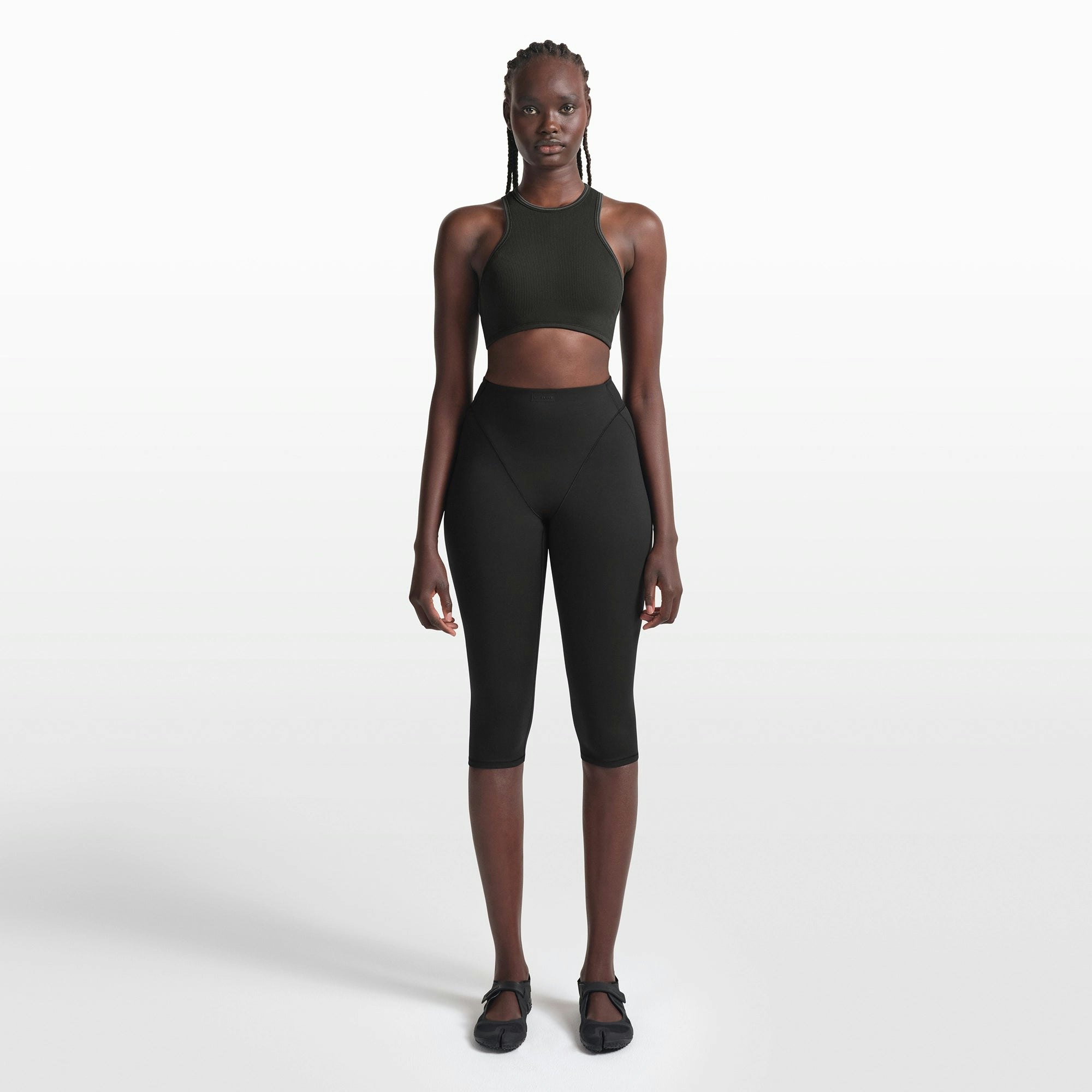 NikeSKIMS RIBBED SEAMLESS RACER FRONT BRA | OBSIDIAN/ARMOR ON A MODEL FRONT VIEW @ | FOCUS: 0.0, 1.0, 0.9