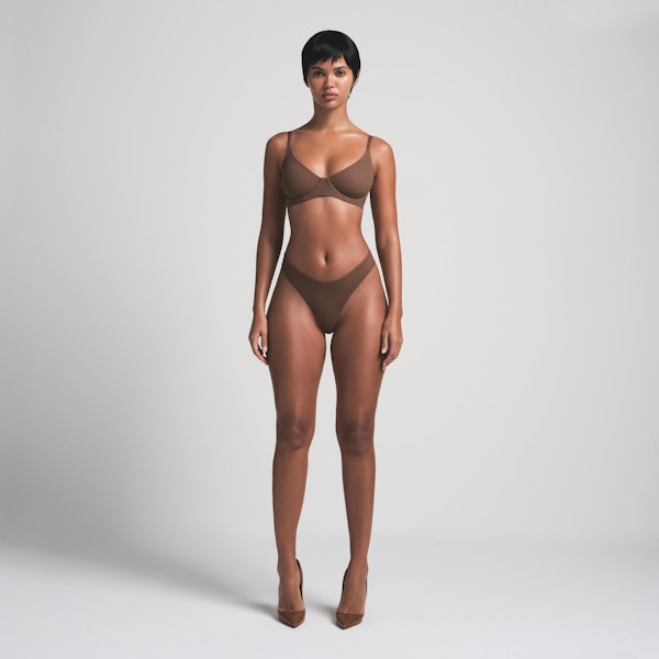 FITS EVERYBODY UNLINED DEMI BRA | JASPER ON A MODEL FRONT VIEW | FOCUS: 0.0, 1.0, 0.9