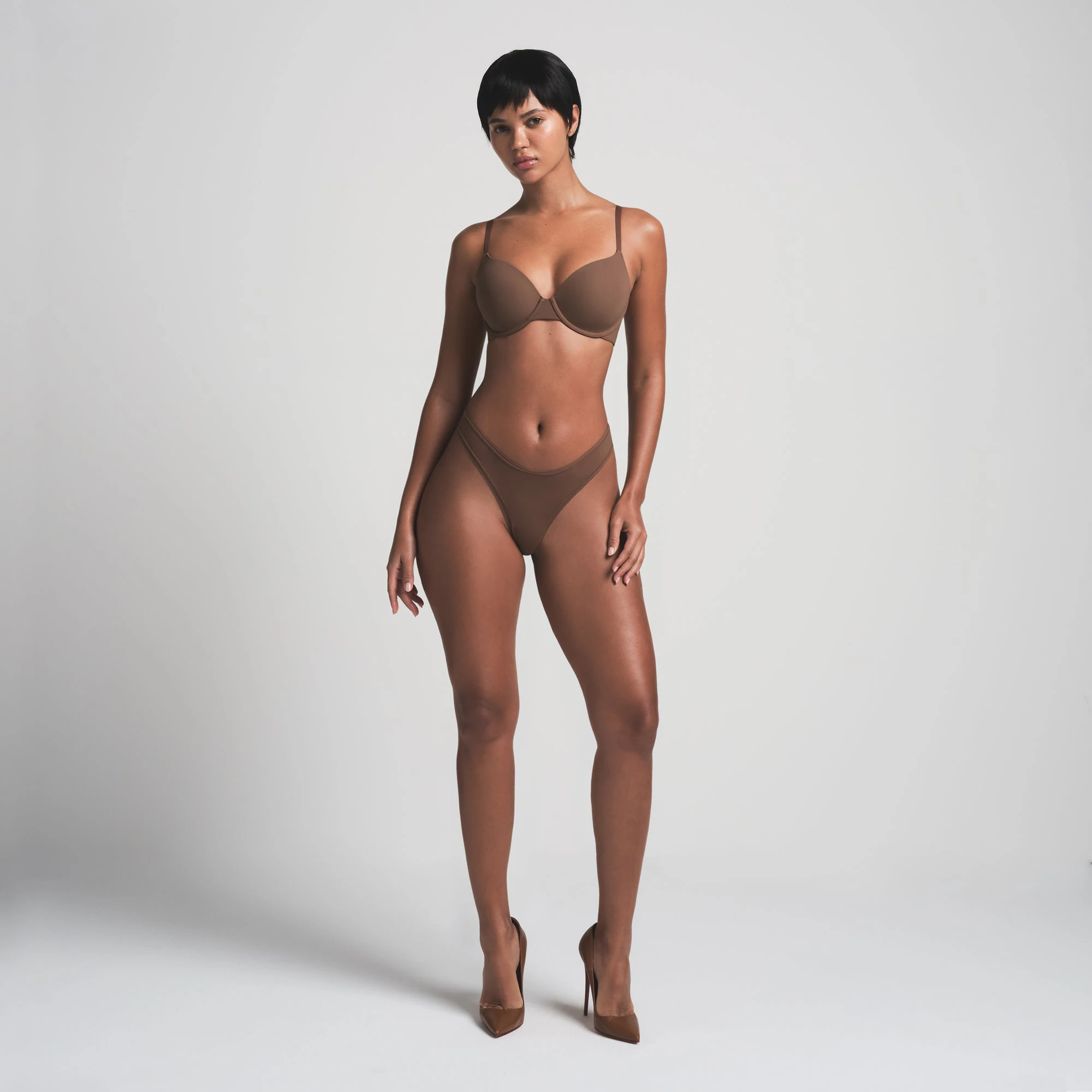 FITS EVERYBODY T-SHIRT BRA | JASPER ON A MODEL FRONT VIEW | FOCUS: 0.0, 1.0, 0.9