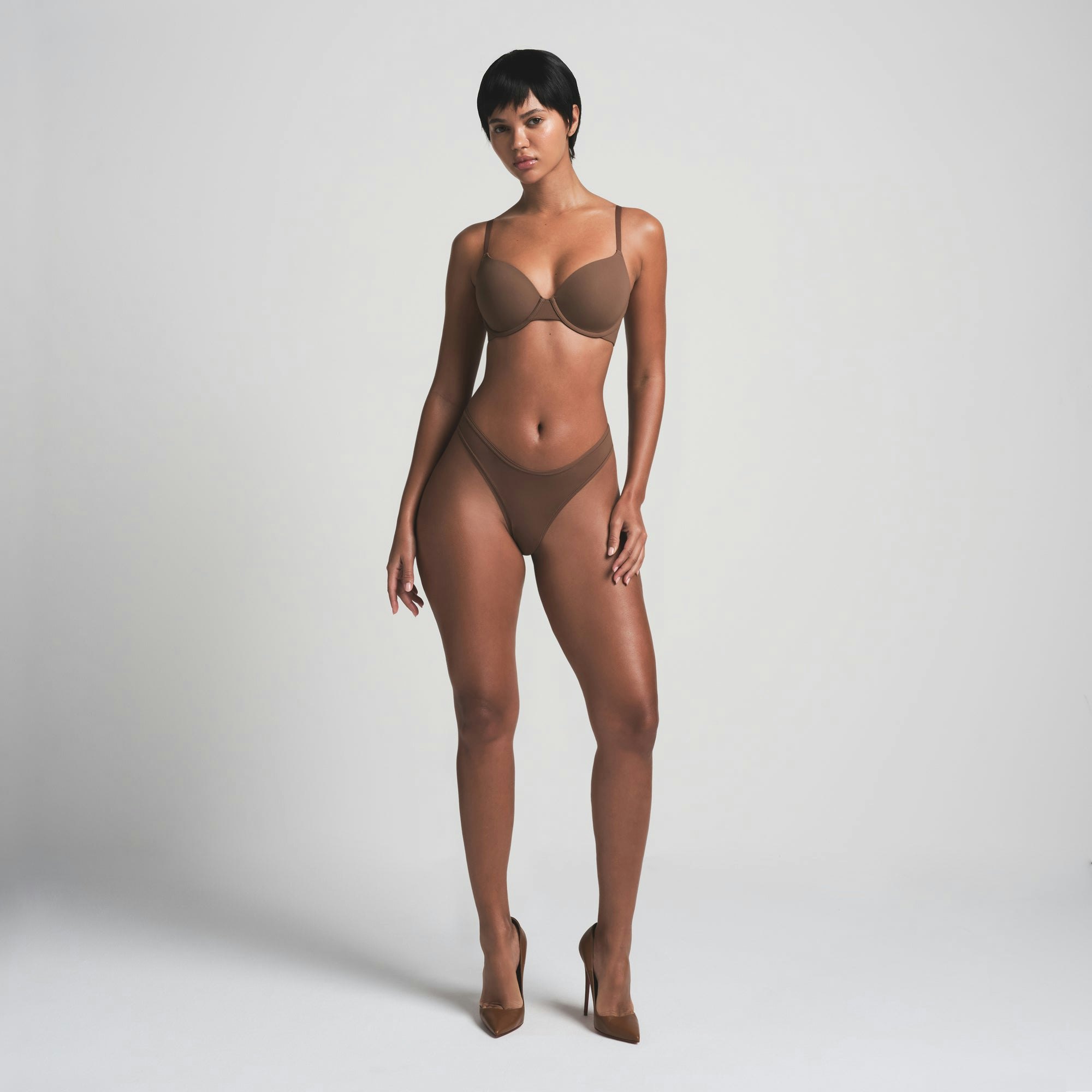 FITS EVERYBODY T-SHIRT BRA | JASPER ON A MODEL FRONT VIEW | FOCUS: 0.0, 1.0, 0.9