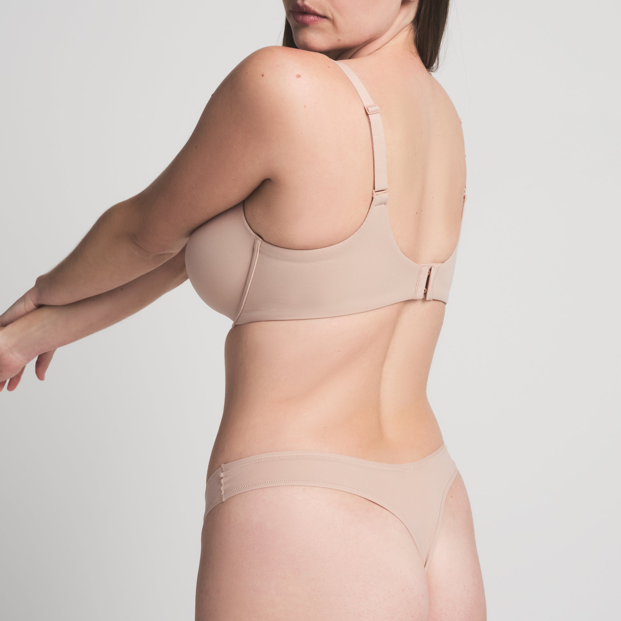 ＜SKIMS＞ T-SHIRT BRA WIRELESS FORM T-SHIRT DEMI BRA | CLAY