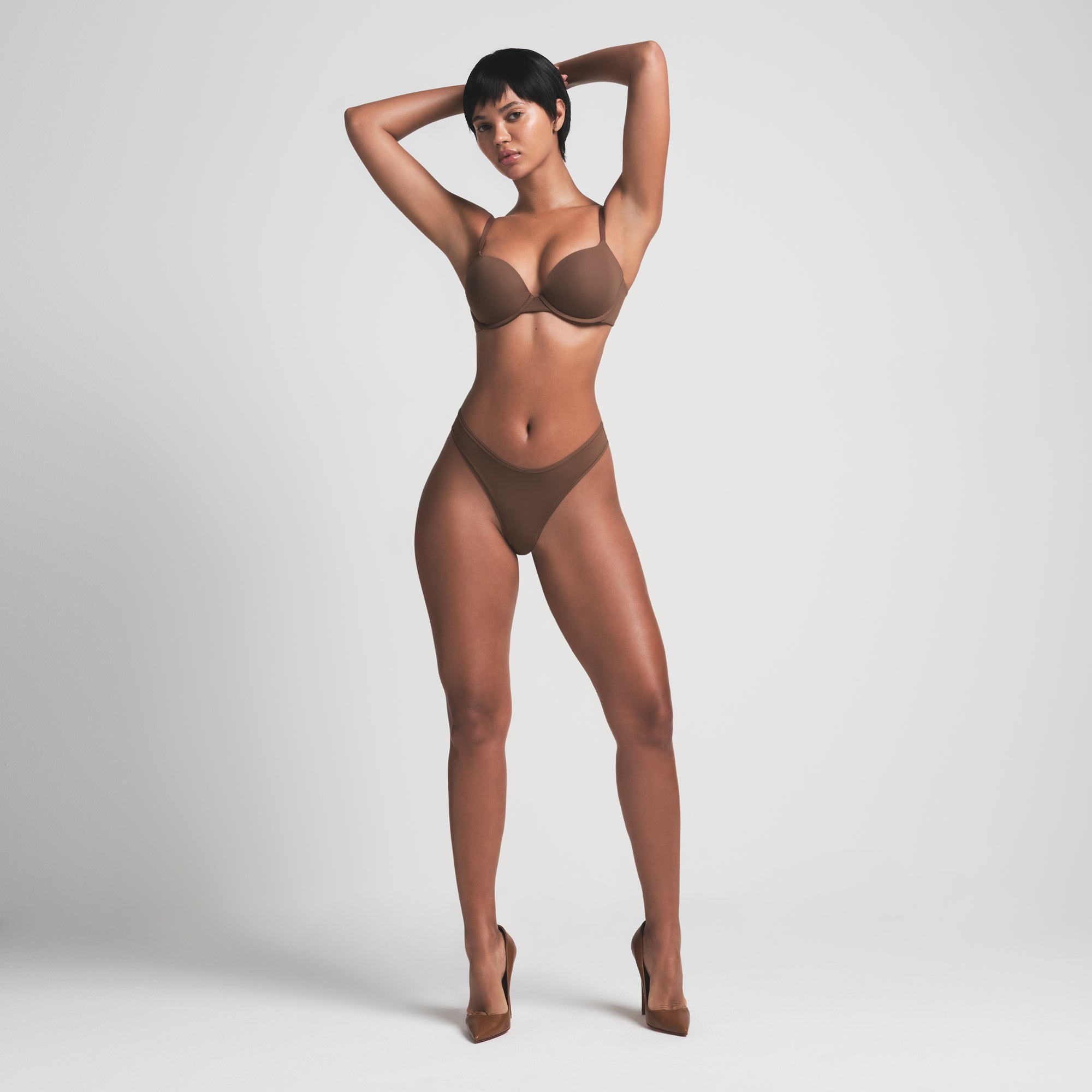 FITS EVERYBODY PUSH-UP BRA | JASPER ON A MODEL FRONT VIEW | FOCUS: 0.0, 1.0, 0.9