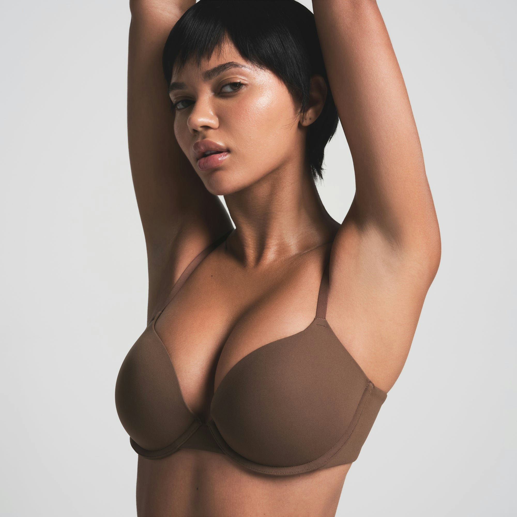 FITS EVERYBODY PUSH-UP BRA | JASPER ON A MODEL FRONT VIEW | FOCUS: 0.0, 1.0, 0.9
