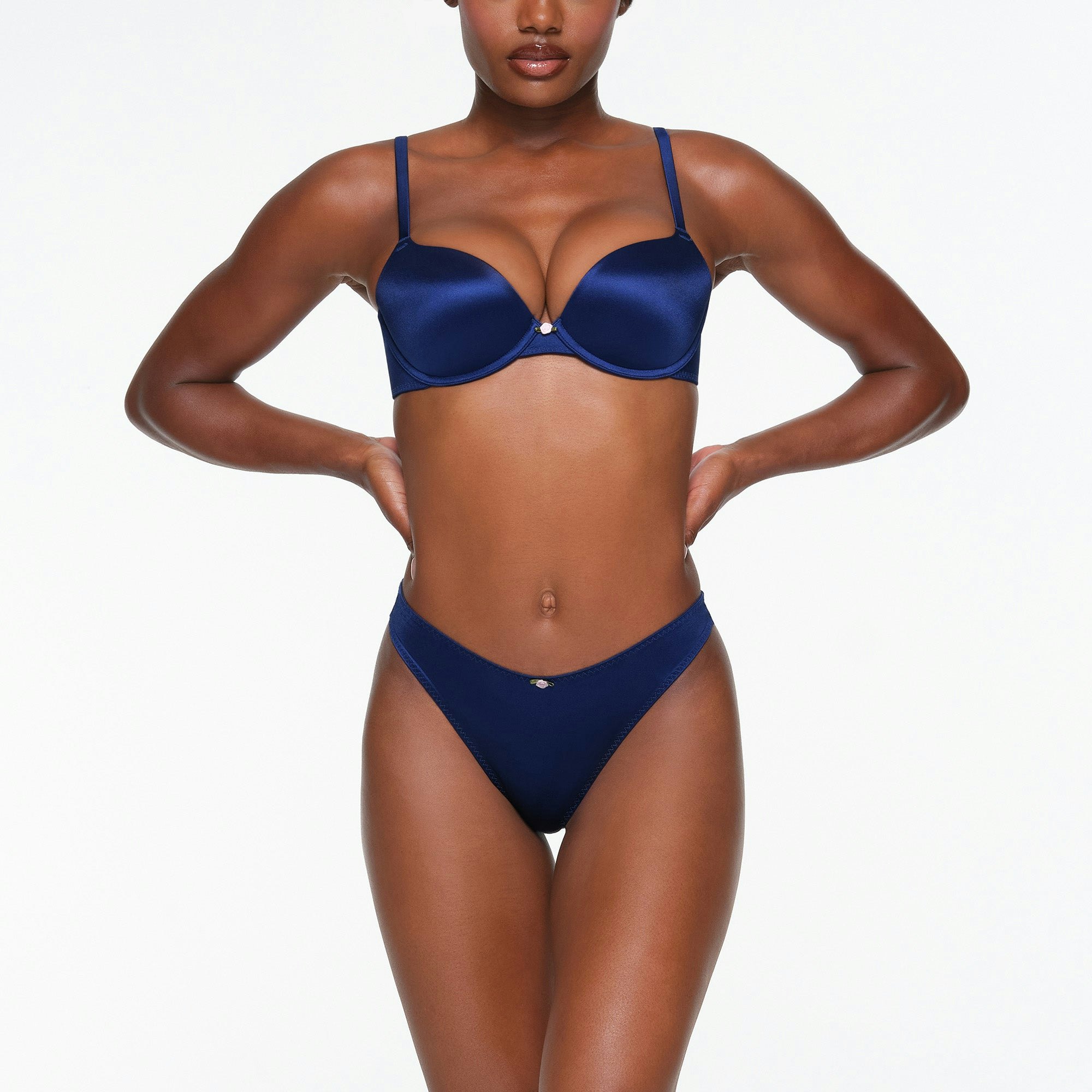 STRETCH SATIN PUSH-UP BRA WORN BY A MODEL IN FRONT VIEW