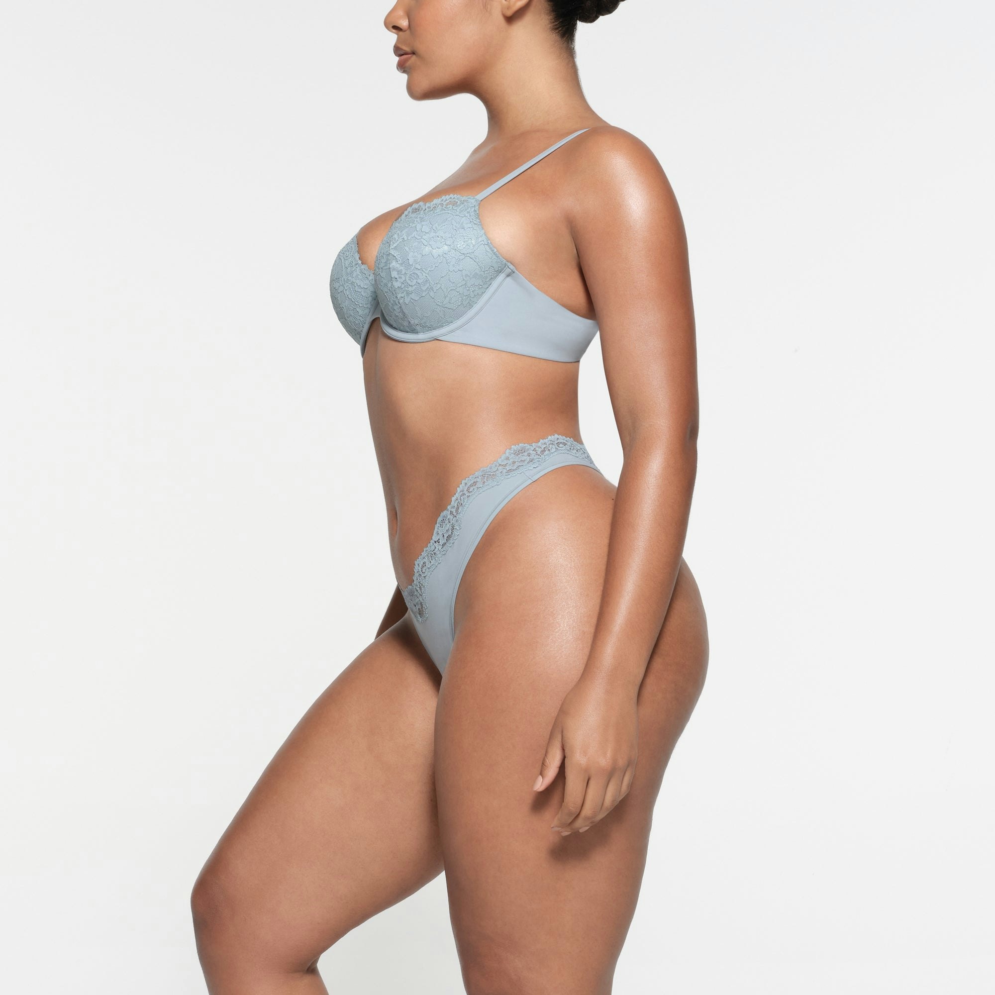 FITS EVERYBODY LACE PUSH-UP BRA | DENIM ON A MODEL SIDE VIEW