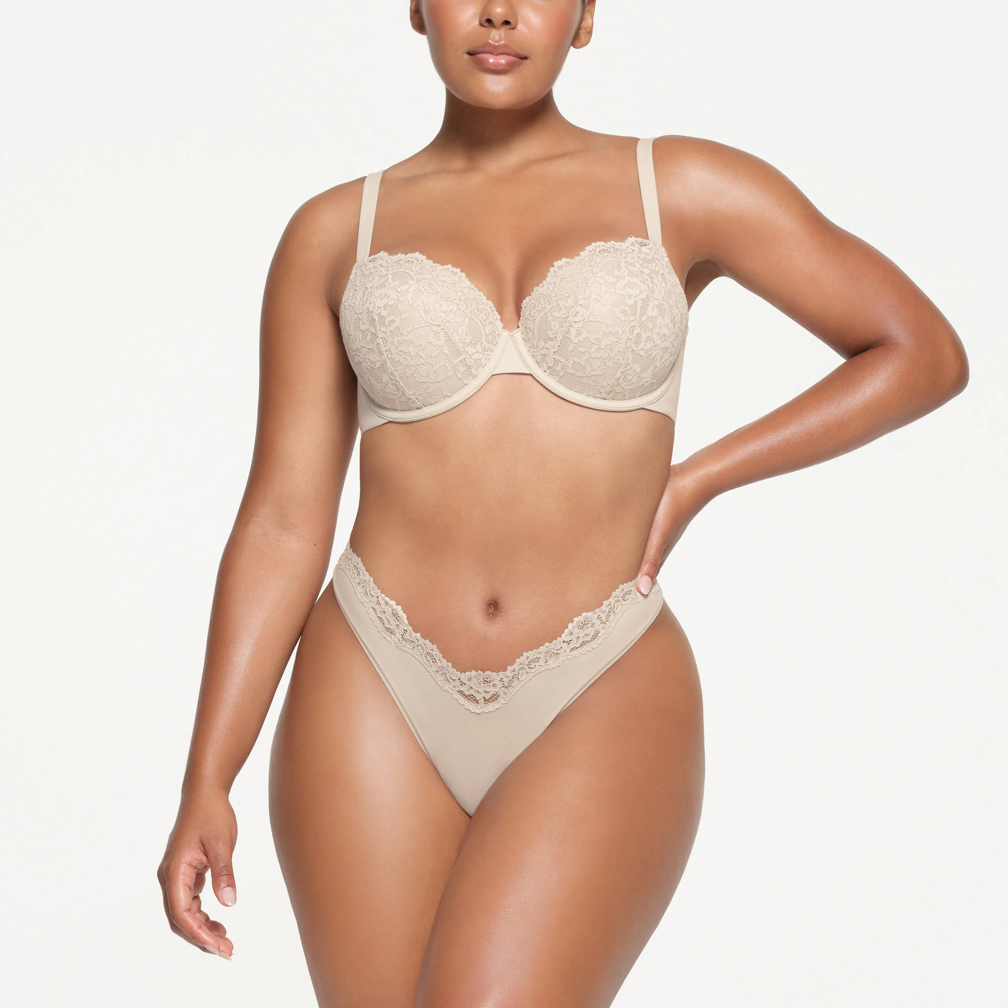FITS EVERYBODY LACE PUSH-UP BRA | STONE ON A MODEL FRONT VIEW