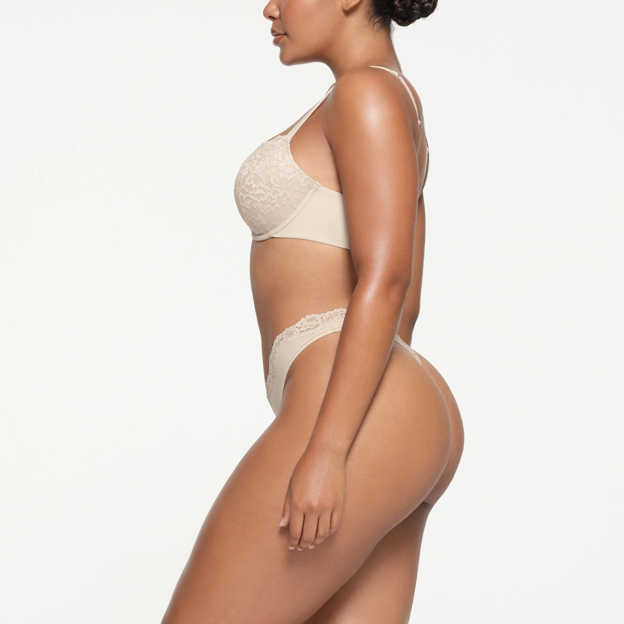 FITS EVERYBODY LACE PUSH-UP BRA | STONE ON A MODEL SIDE VIEW