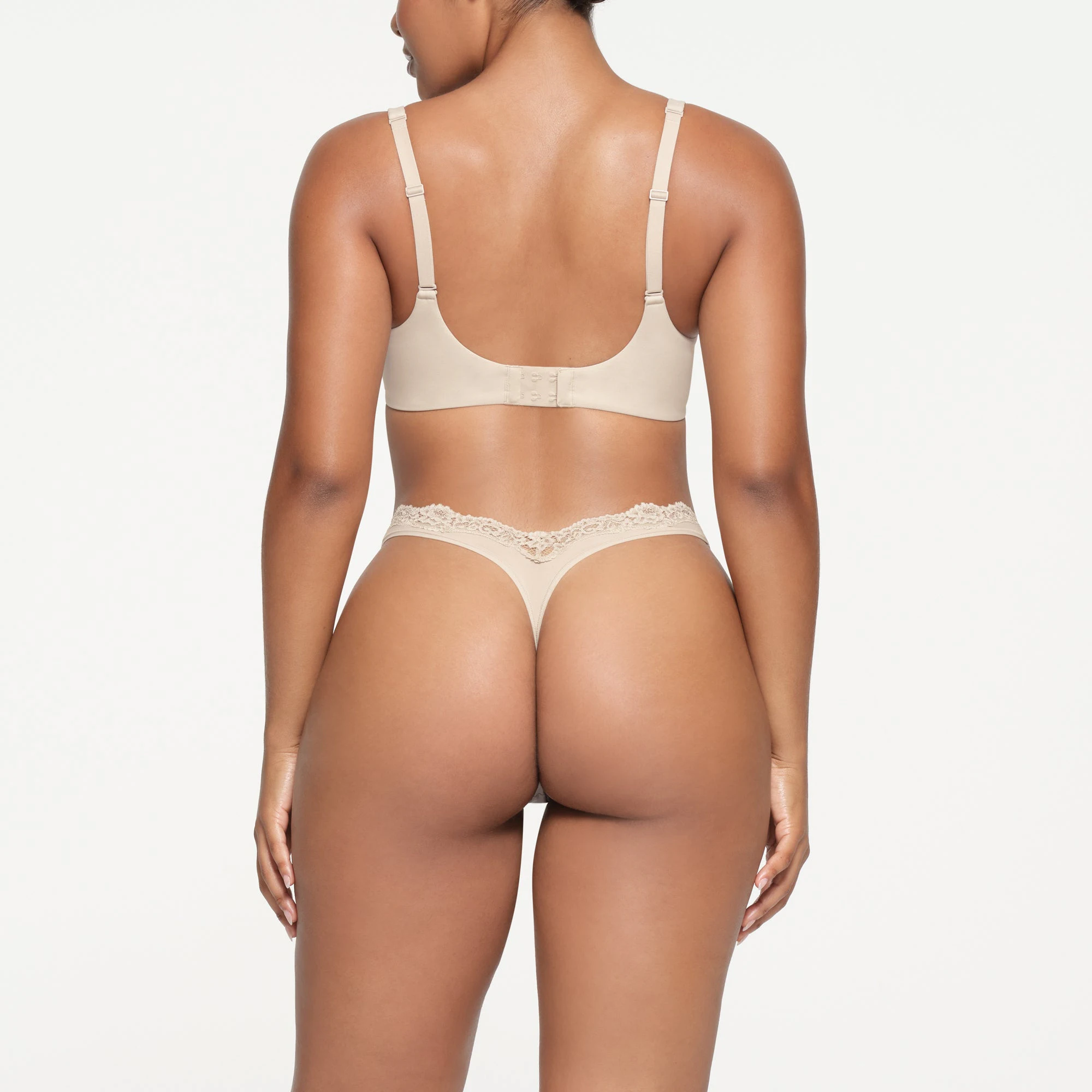 FITS EVERYBODY LACE PUSH-UP BRA | STONE ON A MODEL BACK VIEW