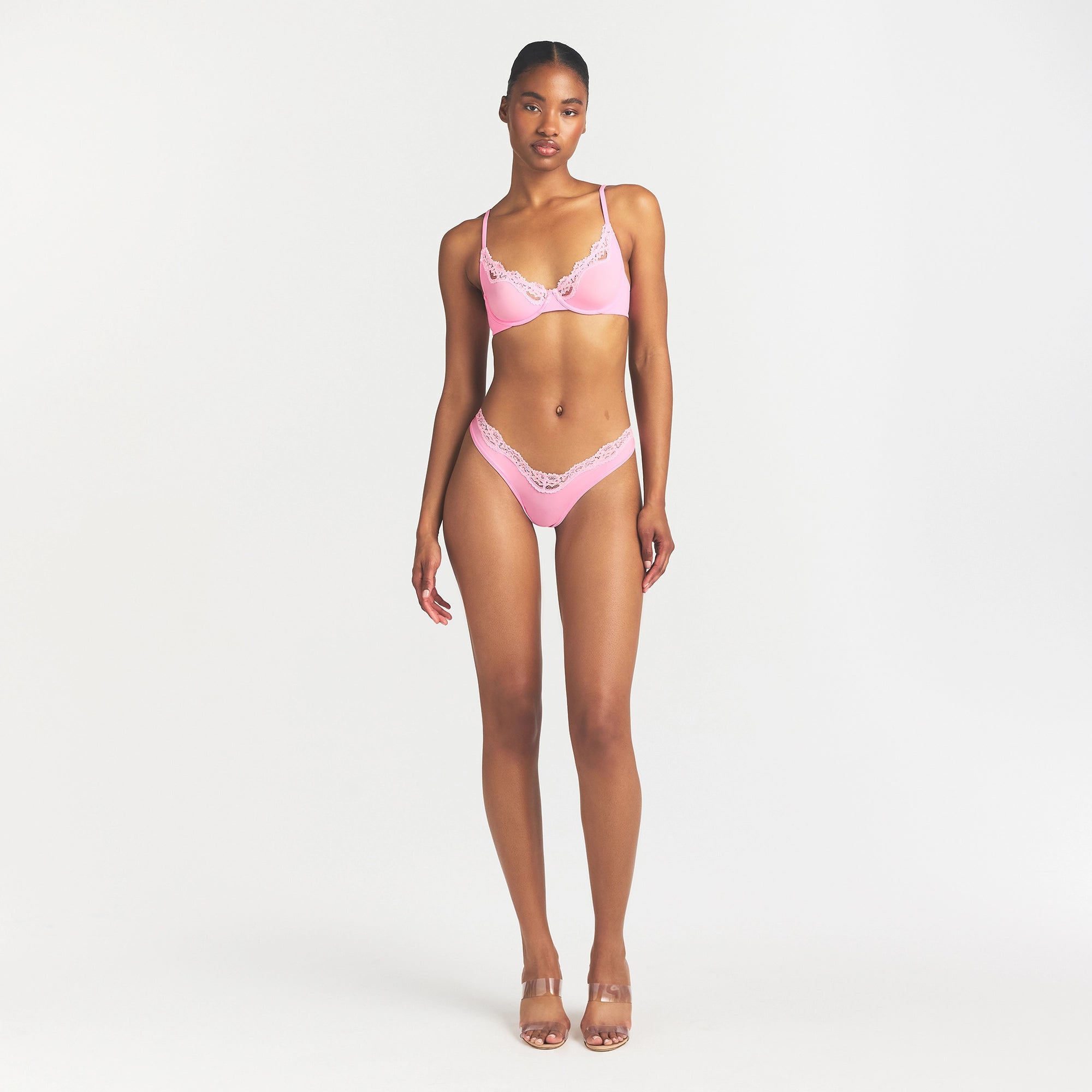 FITS EVERYBODY LACE UNLINED SCOOP BRA | BUBBLE GUM TONAL ON A MODEL FRONT VIEW @ | FOCUS: 0.0, 1.0, 0.9