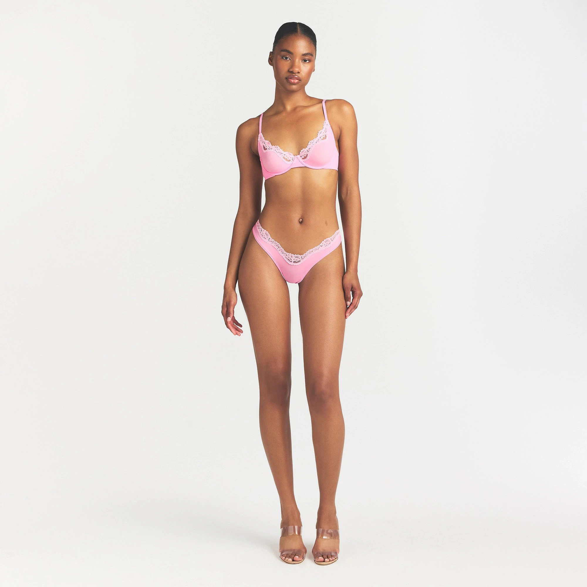 FITS EVERYBODY LACE UNLINED SCOOP BRA | BUBBLE GUM TONAL ON A MODEL FRONT VIEW @ | FOCUS: 0.0, 1.0, 0.9