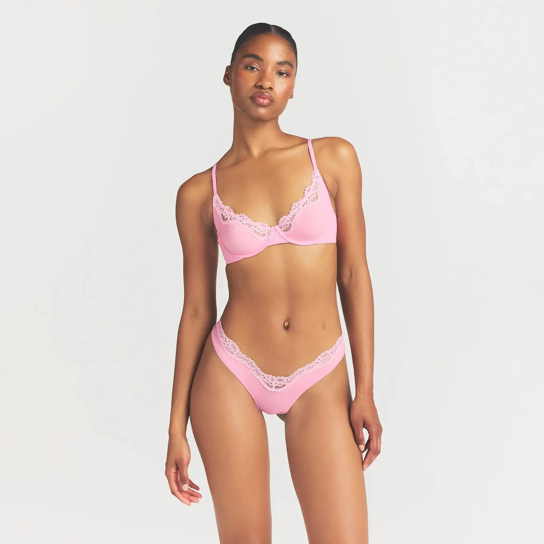 FITS EVERYBODY LACE UNLINED SCOOP BRA | BUBBLE GUM TONAL ON A MODEL FRONT VIEW @ | FOCUS: 0.0, 1.0, 0.9