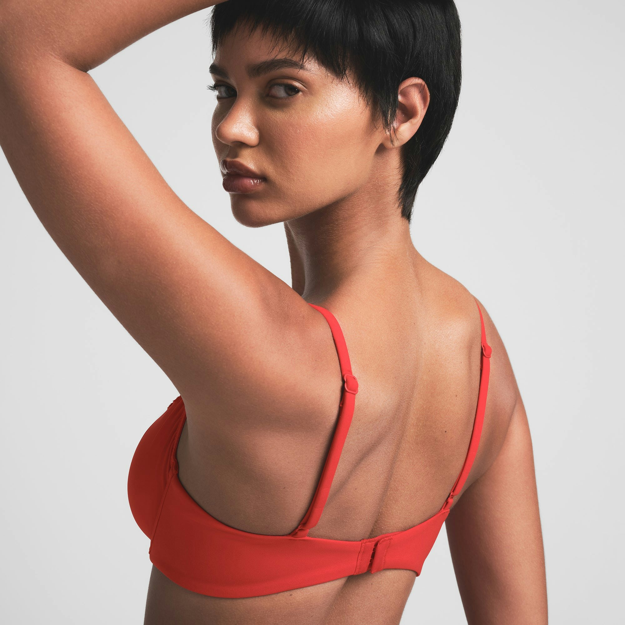 FITS EVERYBODY LACE UNLINED SCOOP BRA | CAYENNE ON A MODEL BACK VIEW | FOCUS: 0.0, 1.0, 0.9