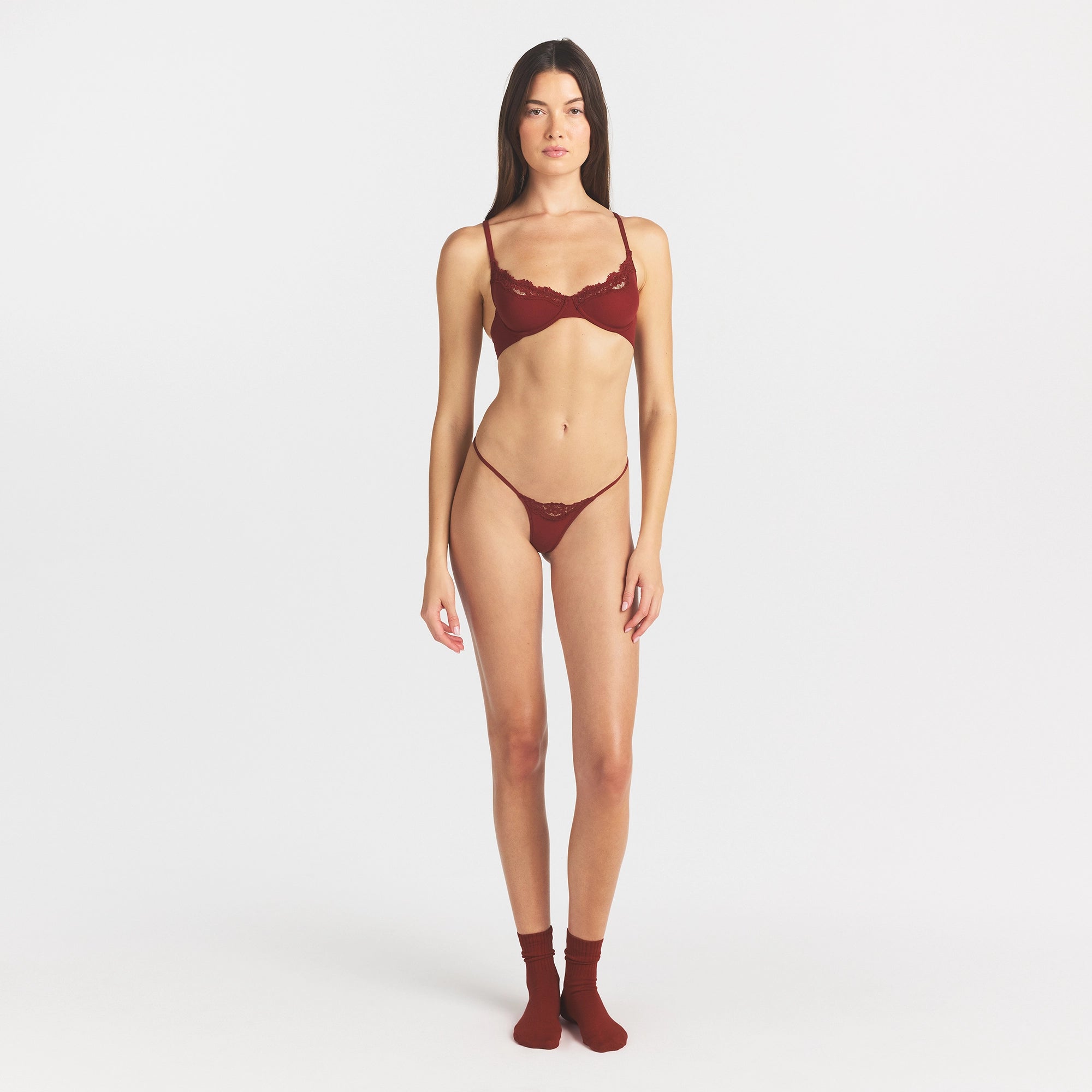 FITS EVERYBODY LACE UNLINED SCOOP BRA | MERLOT ON A MODEL FRONT VIEW @ | FOCUS: 0.0, 1.0, 0.9