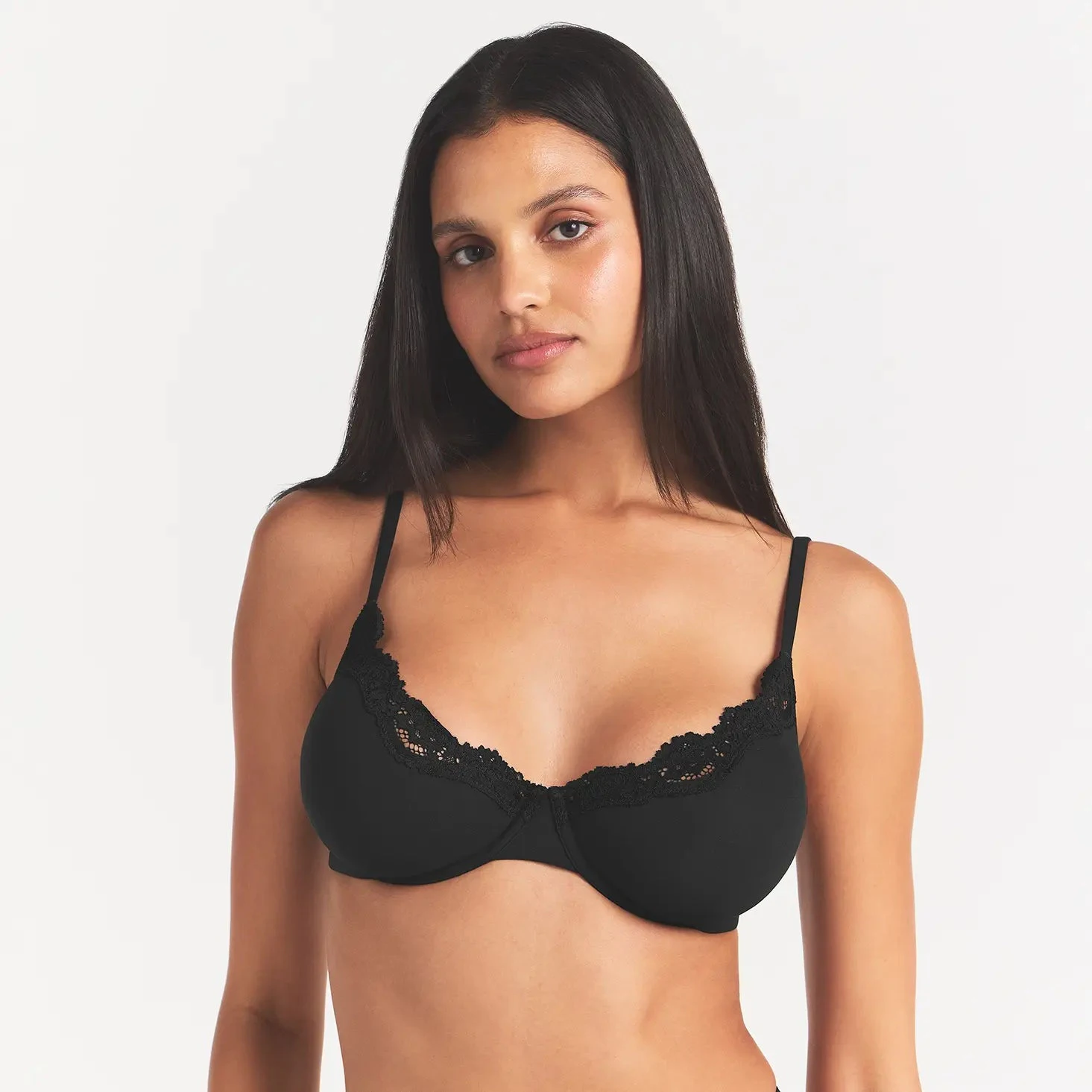 FITS EVERYBODY LACE UNLINED SCOOP BRA | ONYX ON A MODEL BACK VIEW @ | FOCUS: 0.0, 1.0, 0.9