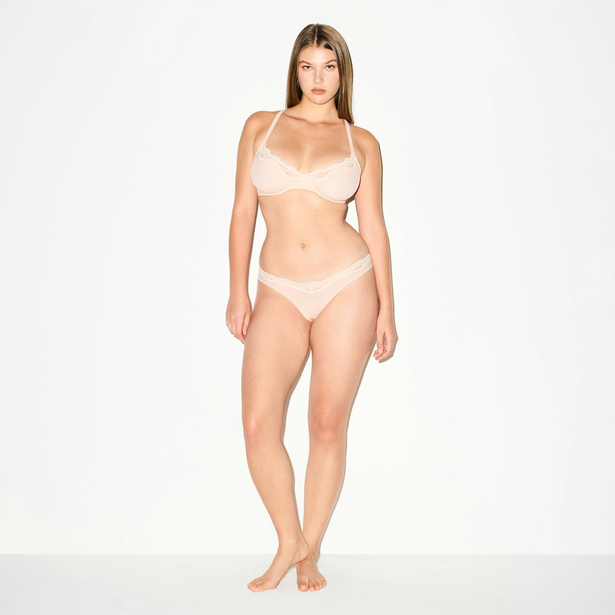 FITS EVERYBODY LACE UNLINED SCOOP BRA | PRIMROSE ON A MODEL FRONT VIEW @ | FOCUS: 0.0, 1.0, 0.9