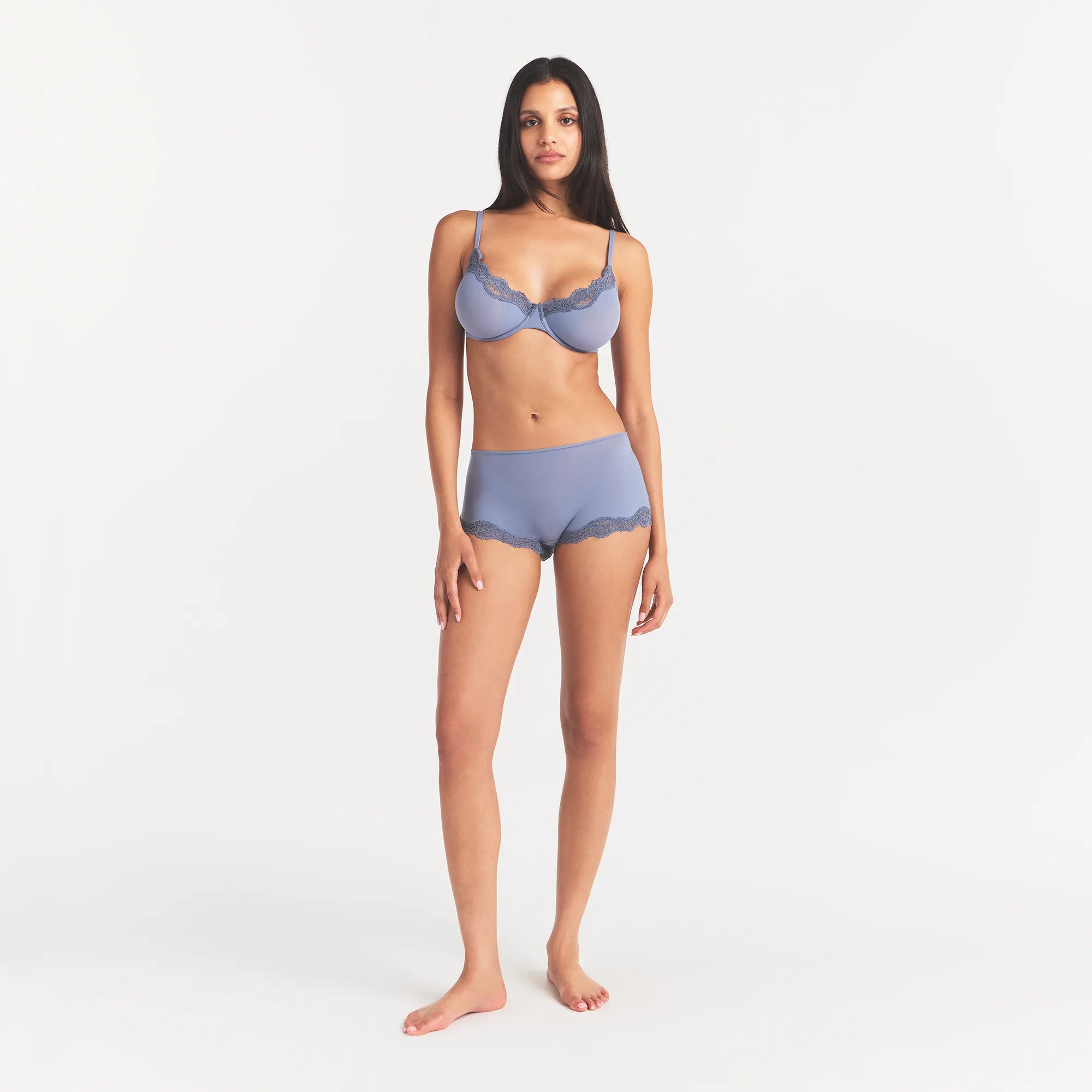 FITS EVERYBODY LACE UNLINED SCOOP BRA | SLATE TONAL ON A MODEL | FOCUS: 0.0, 1.0, 0.9