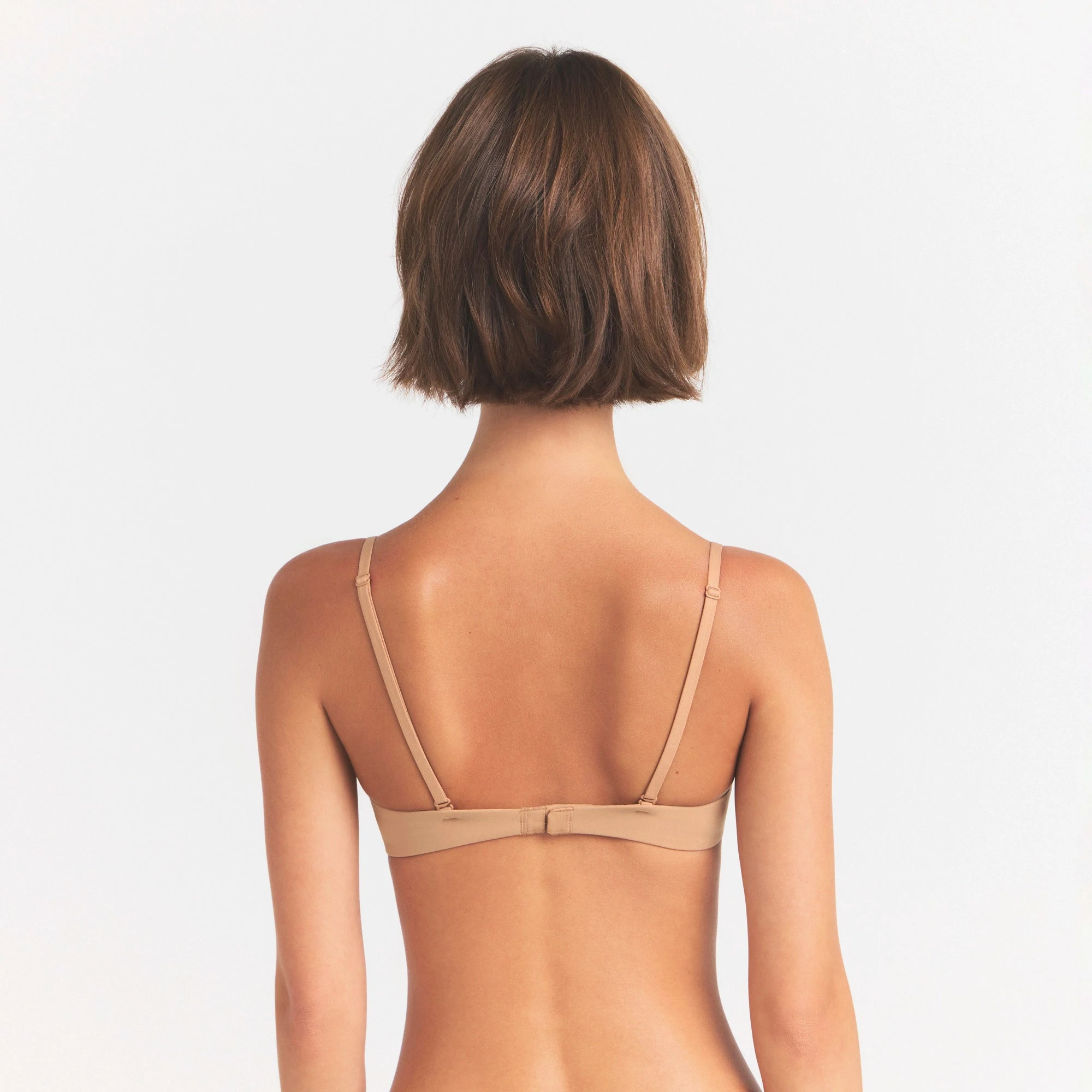 FITS EVERYBODY T-SHIRT BRA | OCHRE ON A MODEL SIDE VIEW
