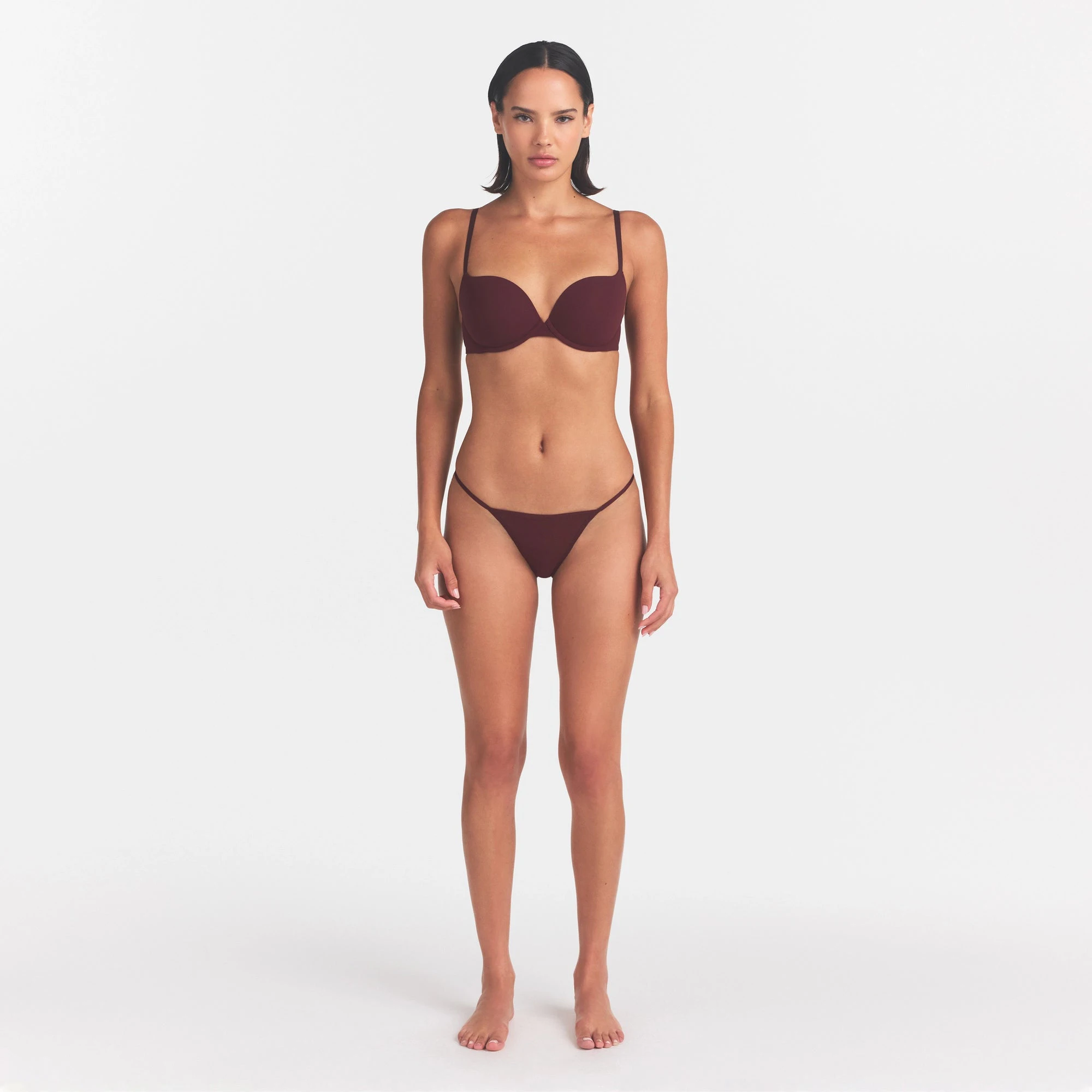 FITS EVERYBODY PUSH-UP BRA | CURRANT ON A MODEL | FOCUS: 0.0, 1.0, 0.9