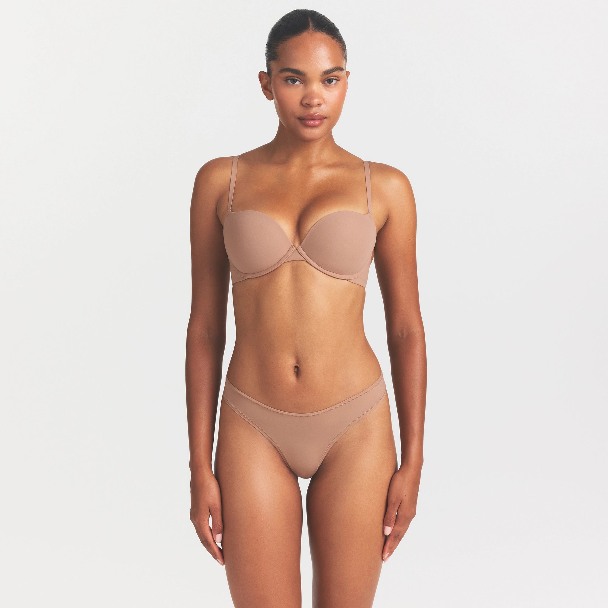 FITS EVERYBODY PUSH-UP BRA | SIENNA ON A MODEL SIDE VIEW
