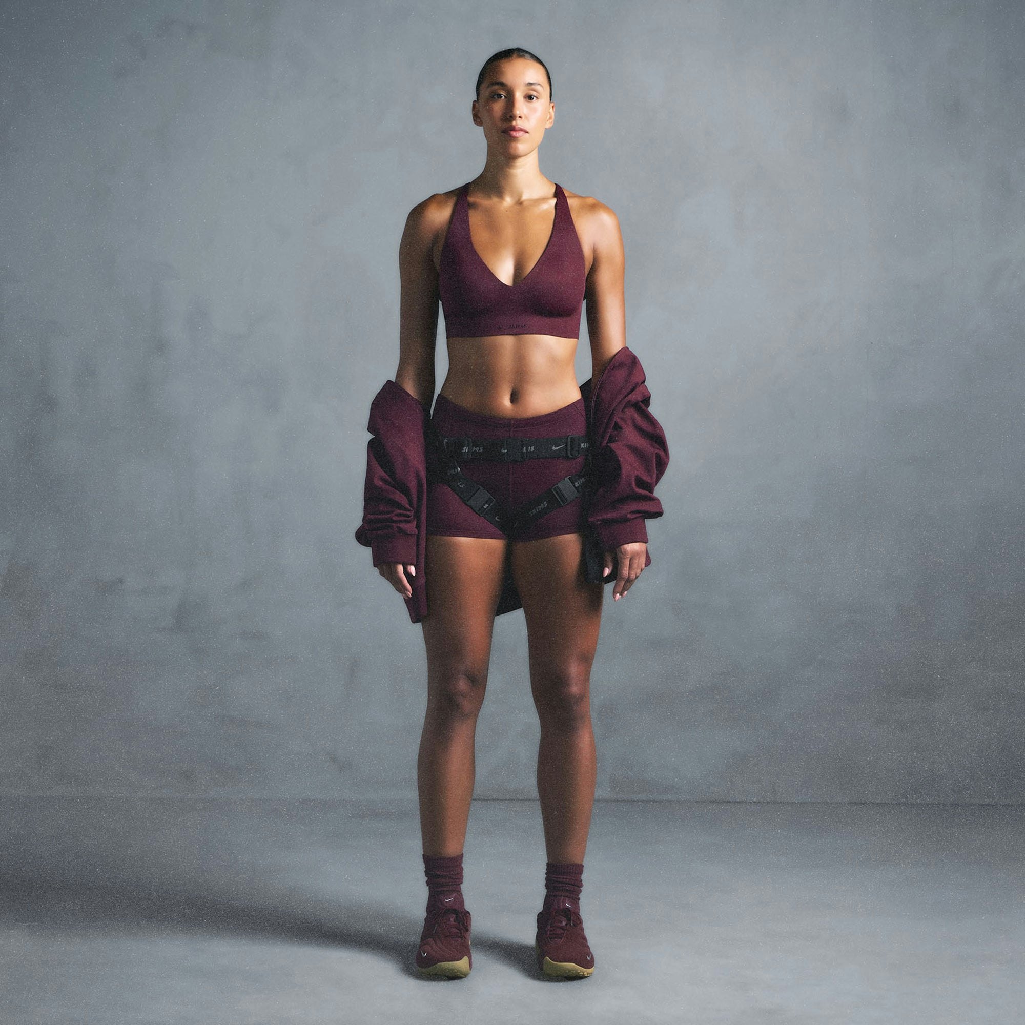 NikeSKIMS MATTE V-NECK BRA TOP | CURRANT ON A MODEL SIDE VIEW @ | FOCUS: 0.0, 1.0, 0.9