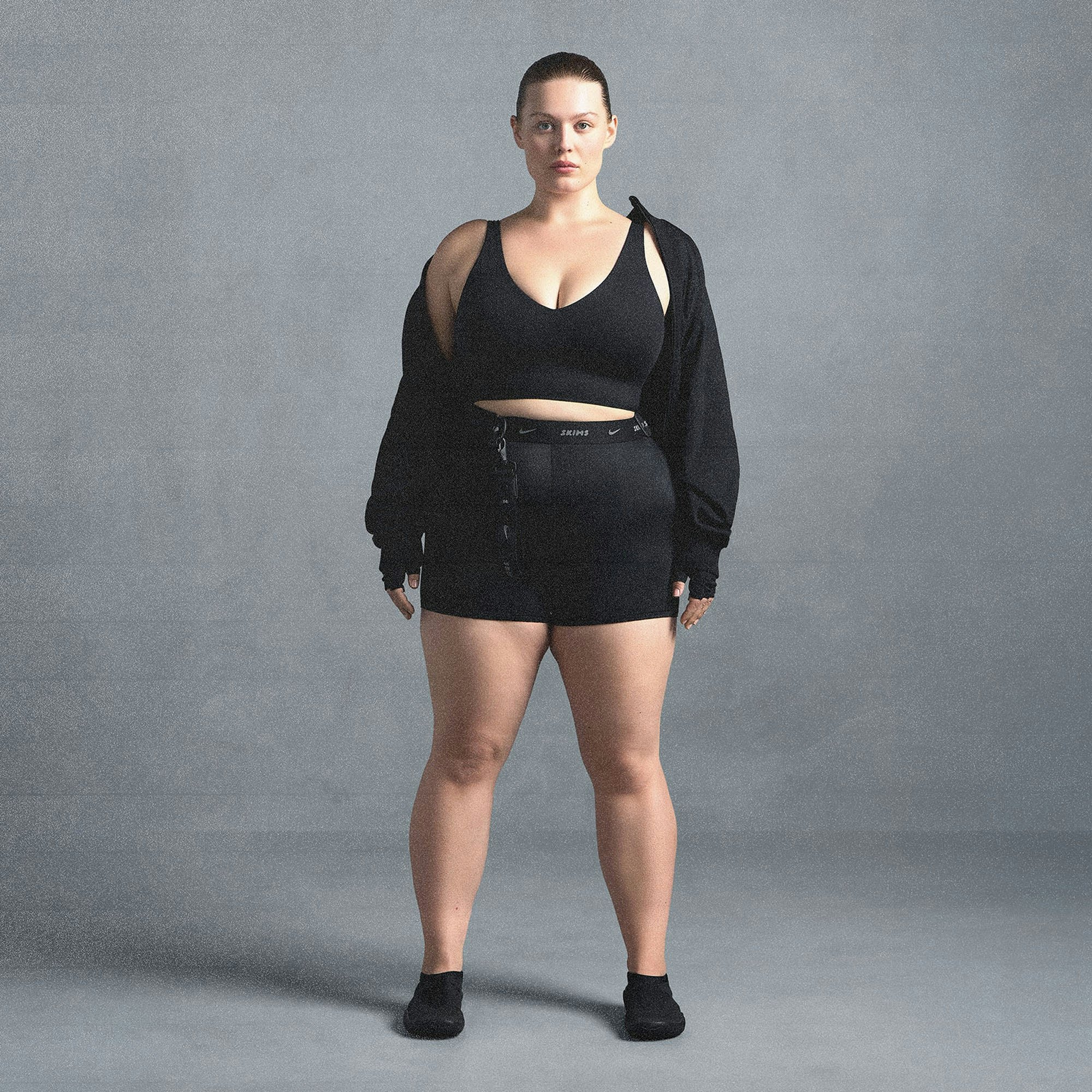 NikeSKIMS MATTE V-NECK BRA TOP | OBSIDIAN ON A MODEL SIDE VIEW @ | FOCUS: 0.0, 1.0, 0.9