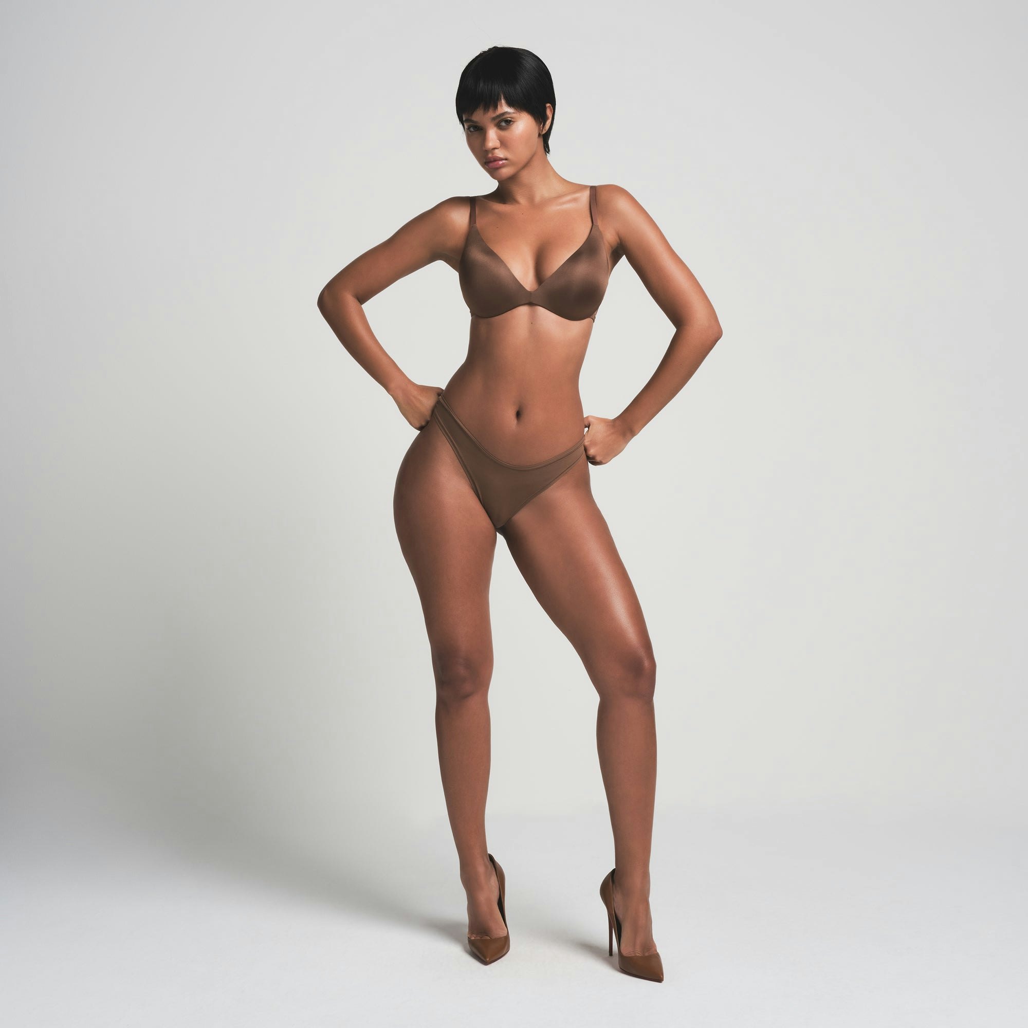 WIRELESS FORM SUPER PUSH-UP BRA | JASPER ON A MODEL FRONT VIEW | FOCUS: 0.0, 1.0, 0.9