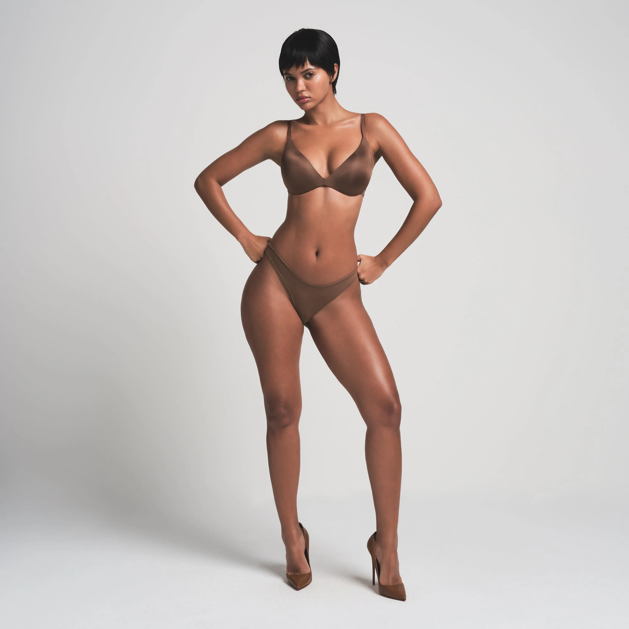 WIRELESS FORM SUPER PUSH-UP BRA | JASPER ON A MODEL FRONT VIEW | FOCUS: 0.0, 1.0, 0.9