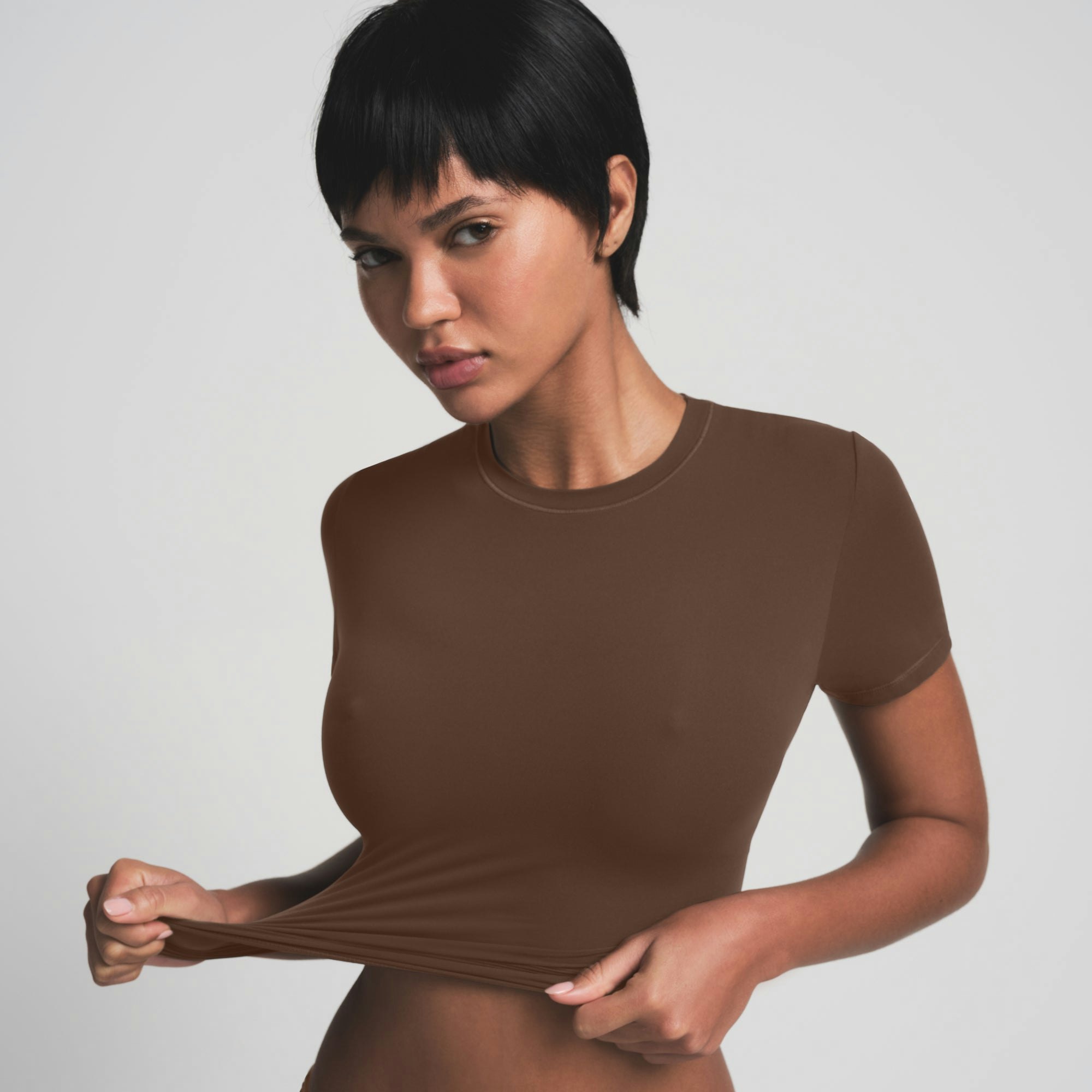 SKIMS ULTIMATE BRA NIPPLE PUSH-UP BRA | JASPER ON A MODEL FRONT VIEW | FOCUS: 0.0, 1.0, 0.9