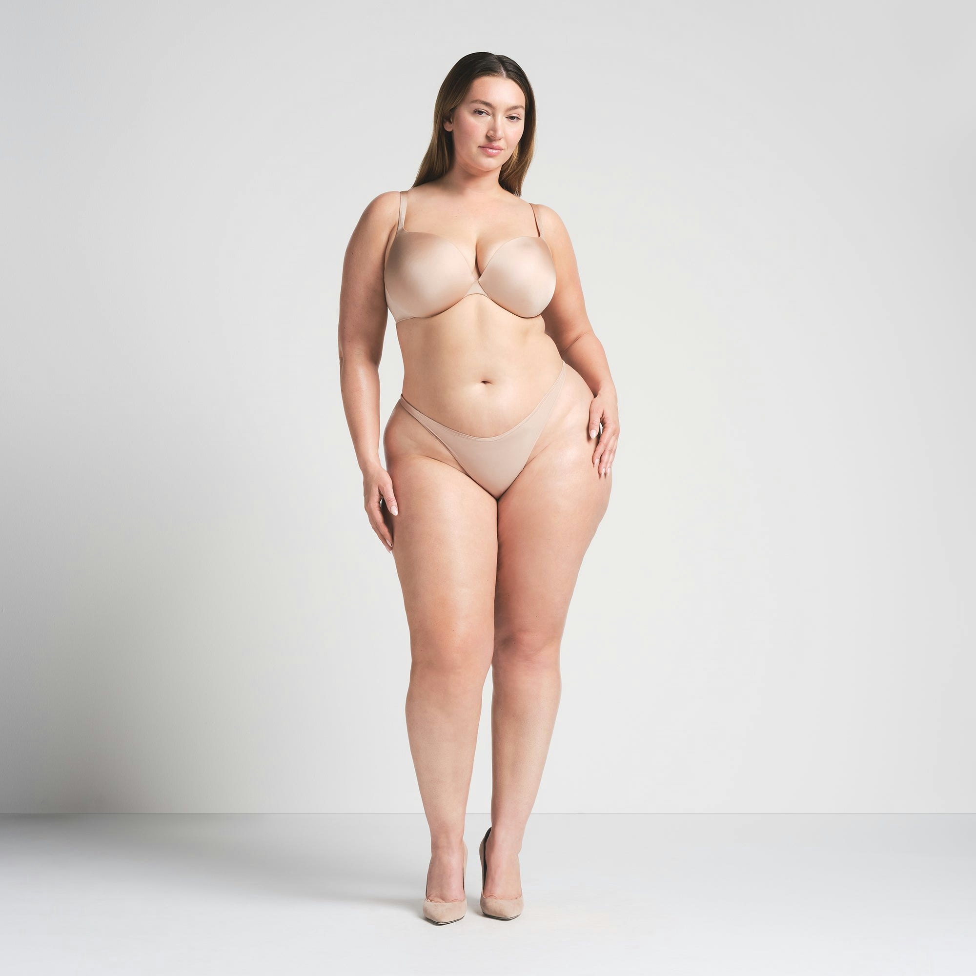 SKIMS ULTIMATE TEARDROP PUSH-UP BRA | MICA ON A MODEL FRONT VIEW @ | FOCUS: 0.0, 1.0, 0.9