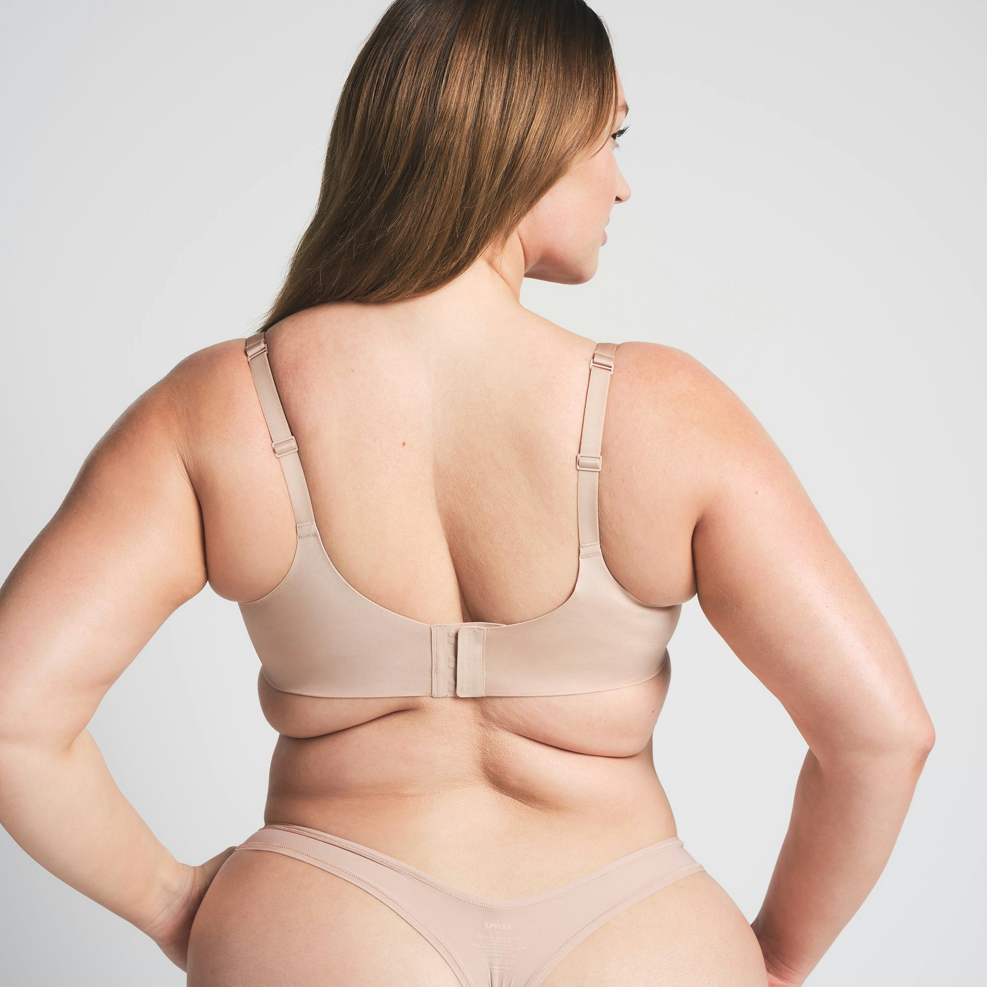 SKIMS ULTIMATE TEARDROP PUSH-UP BRA | MICA ON A MODEL BACK VIEW @ | FOCUS: 0.0, 1.0, 0.9