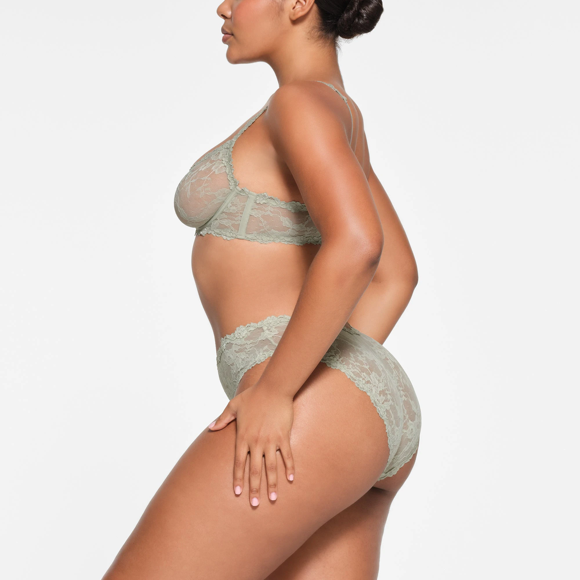 STRETCH LACE UNLINED DEMI BRA | TALC ON A MODEL SIDE VIEW