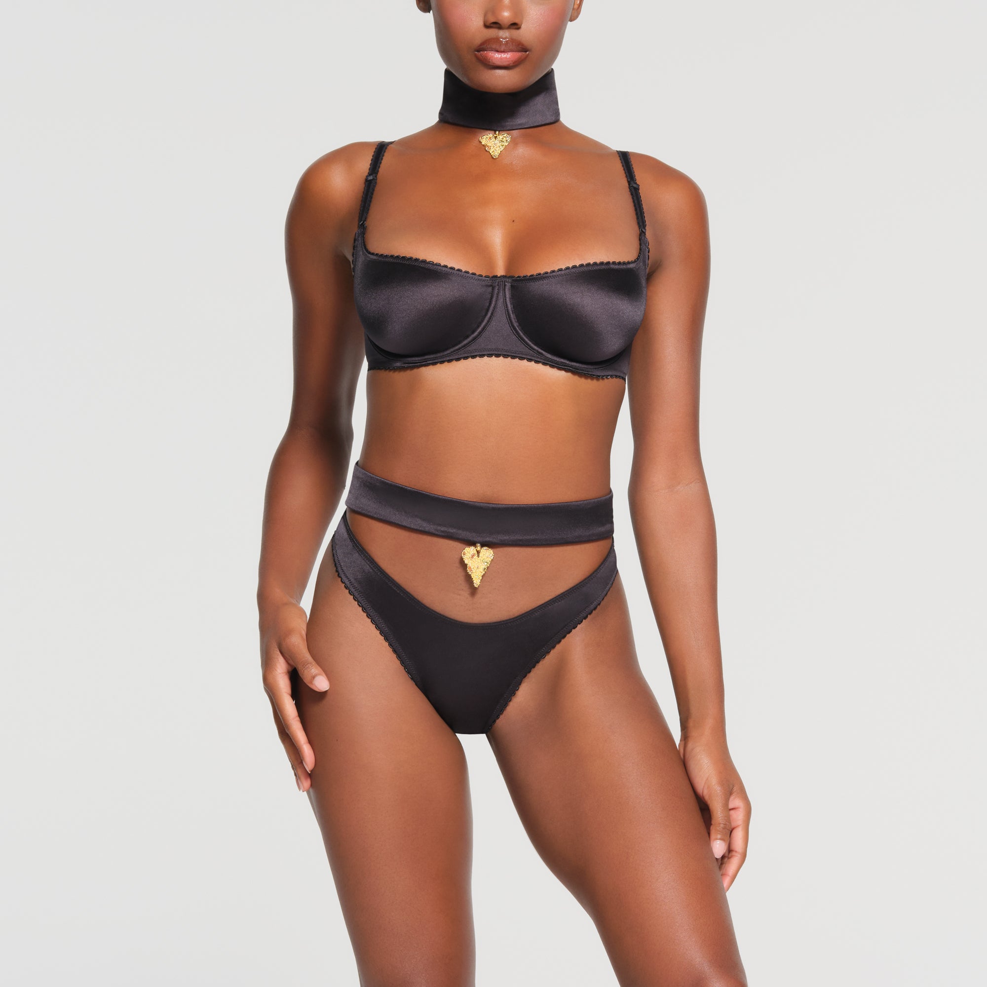 STRETCH SATIN PENDANT UNLINED SCOOP BRA | ONYX