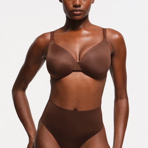 SMOOTHING INTIMATES FULL COVERAGE BRA | COCOA ON A MODEL FRONT VIEW