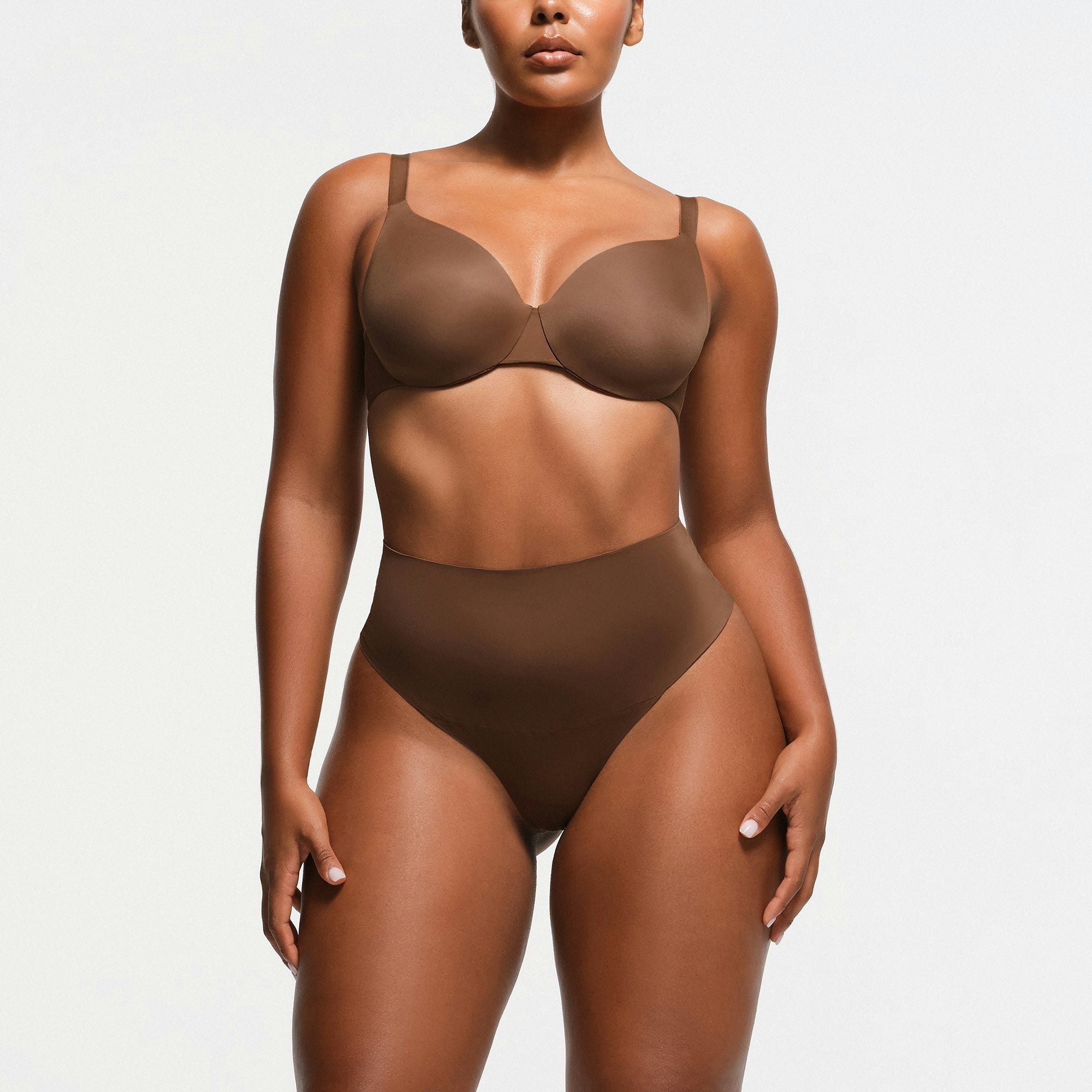 SMOOTHING INTIMATES FULL COVERAGE BRA | JASPER ON A MODEL FRONT VIEW