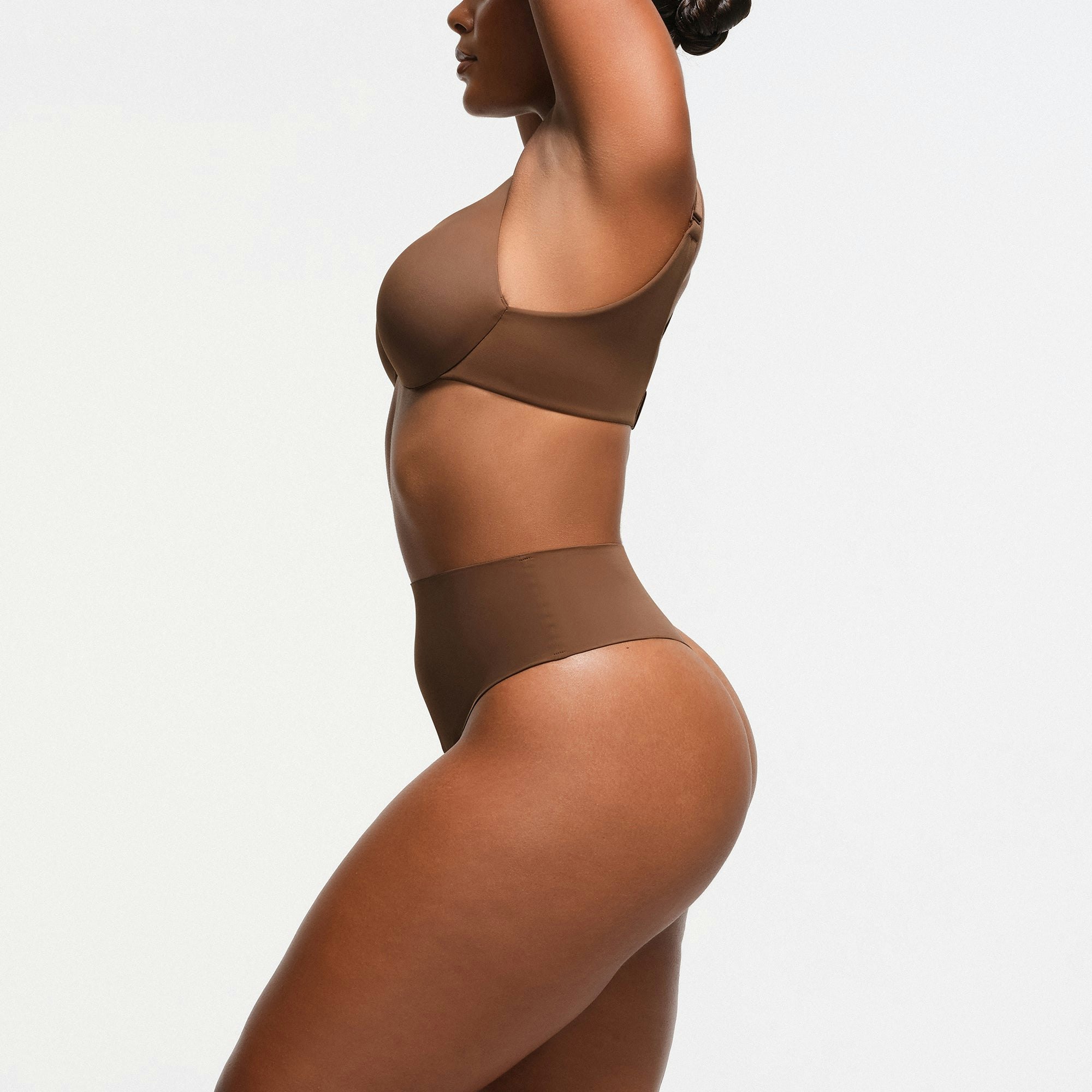 SMOOTHING INTIMATES FULL COVERAGE BRA | JASPER ON A MODEL SIDE VIEW