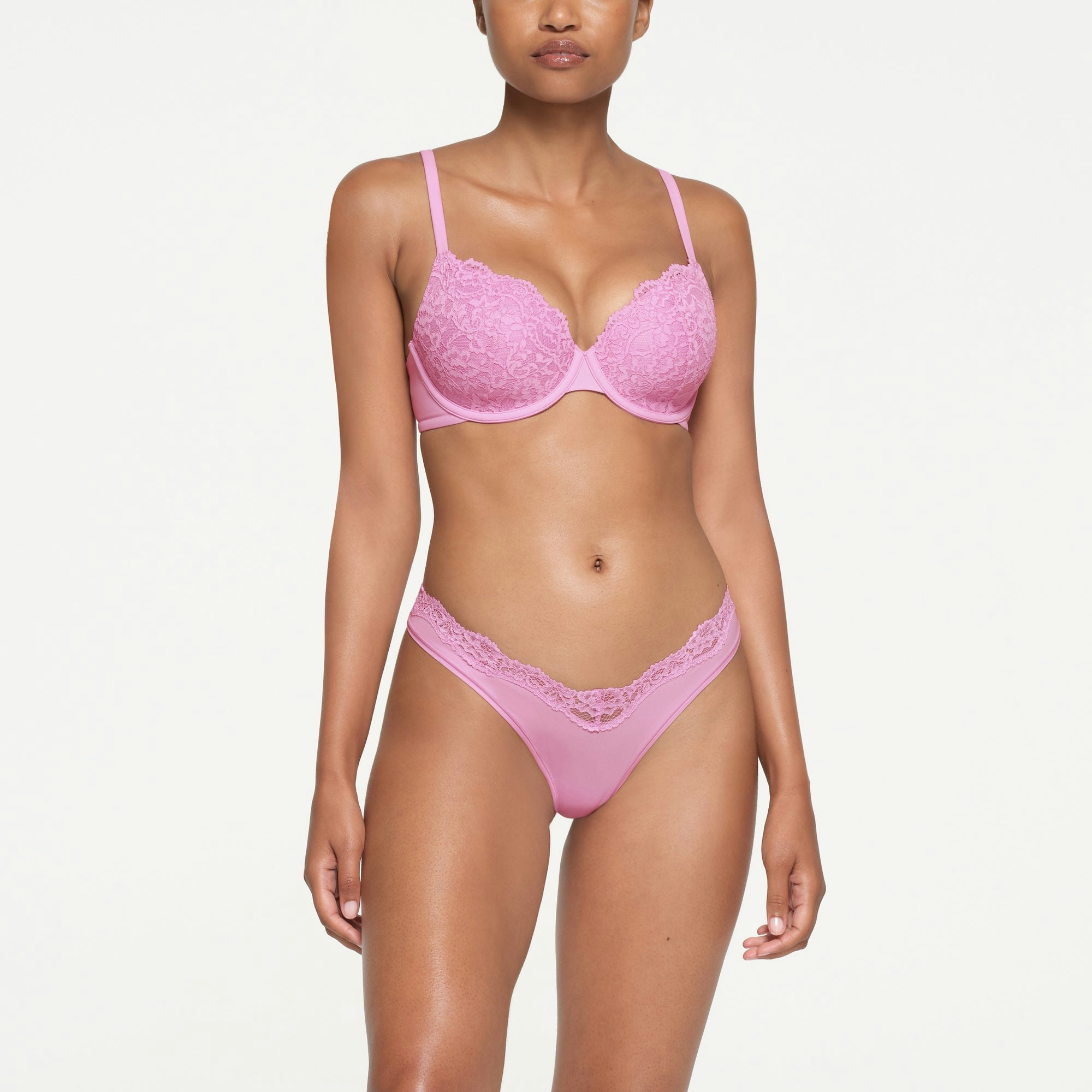 FITS EVERYBODY LACE T-SHIRT BRA | PETAL ON A MODEL FRONT VIEW